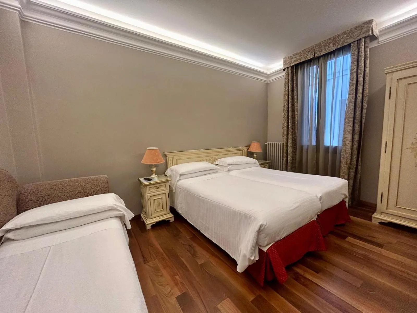 Bed in Albergo Cavalletto & Doge Orseolo