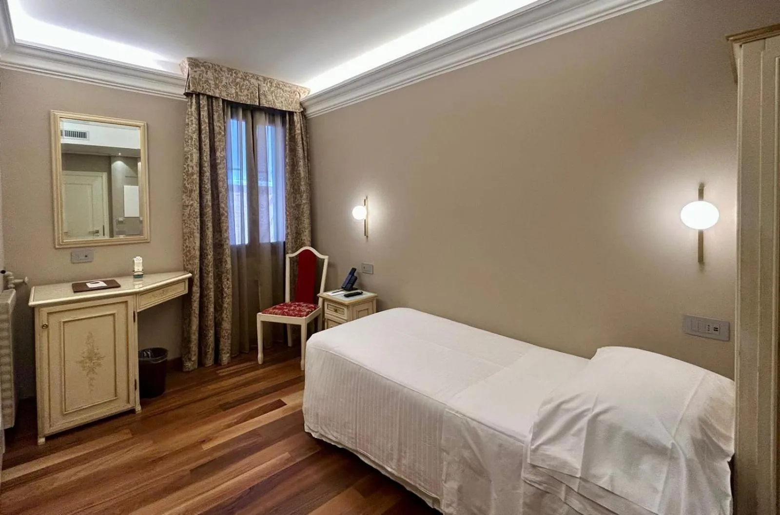 Bed in Albergo Cavalletto & Doge Orseolo