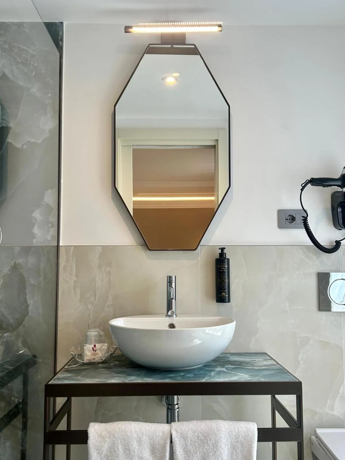 Bathroom in Albergo Cavalletto & Doge Orseolo