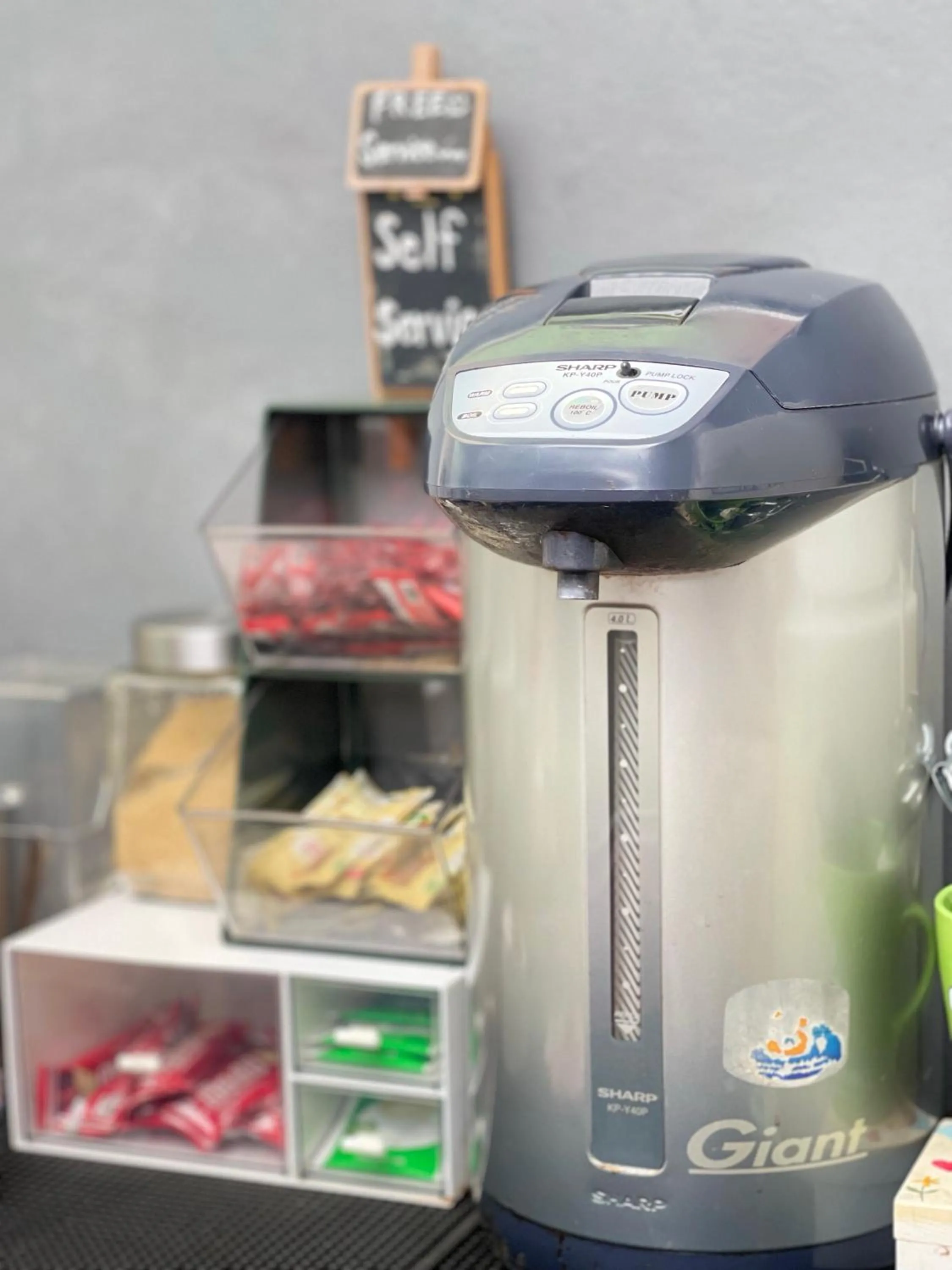 Coffee/tea facilities in Good 9 at Home