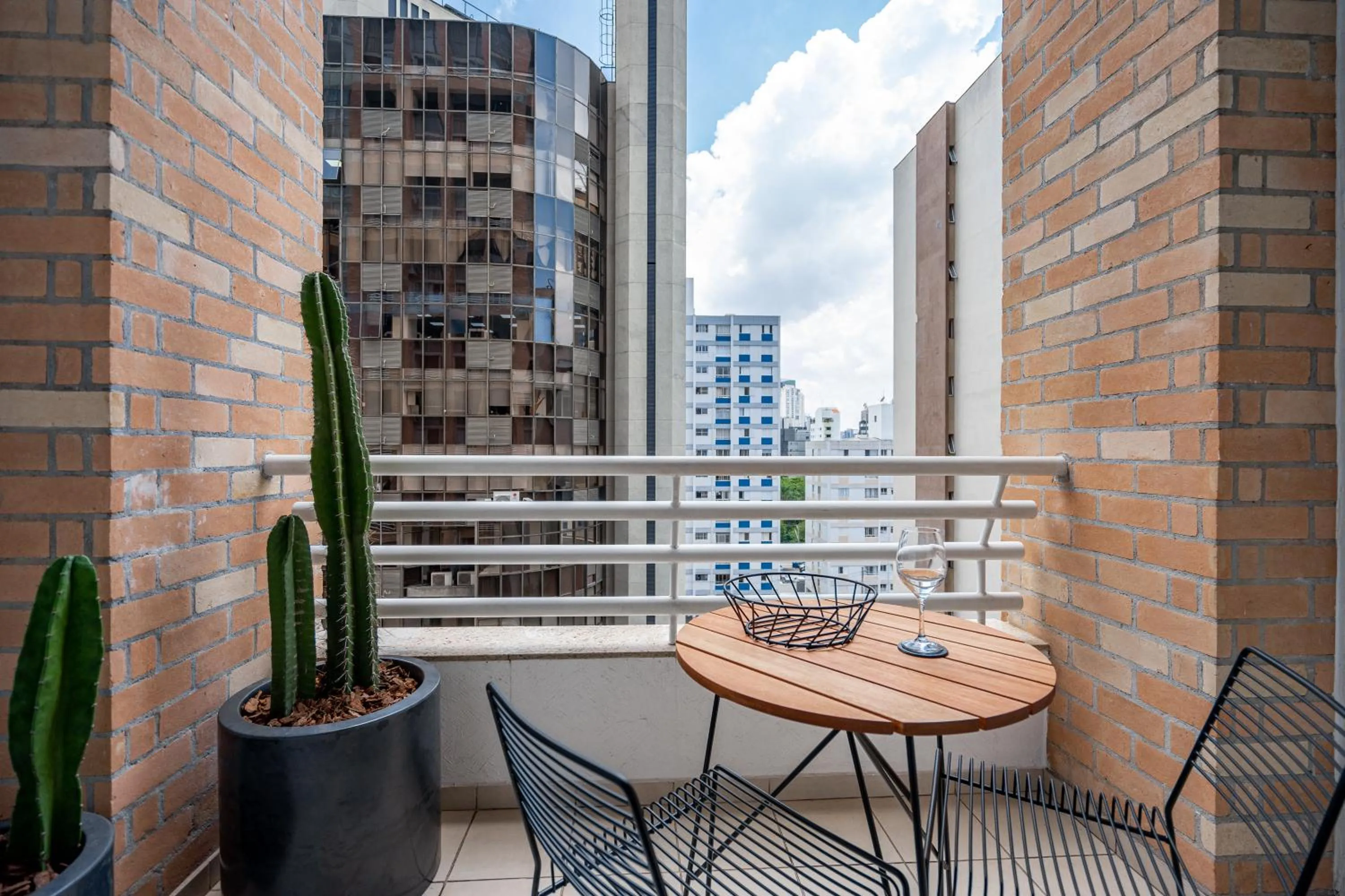 Day in Charlie NYC Berrini