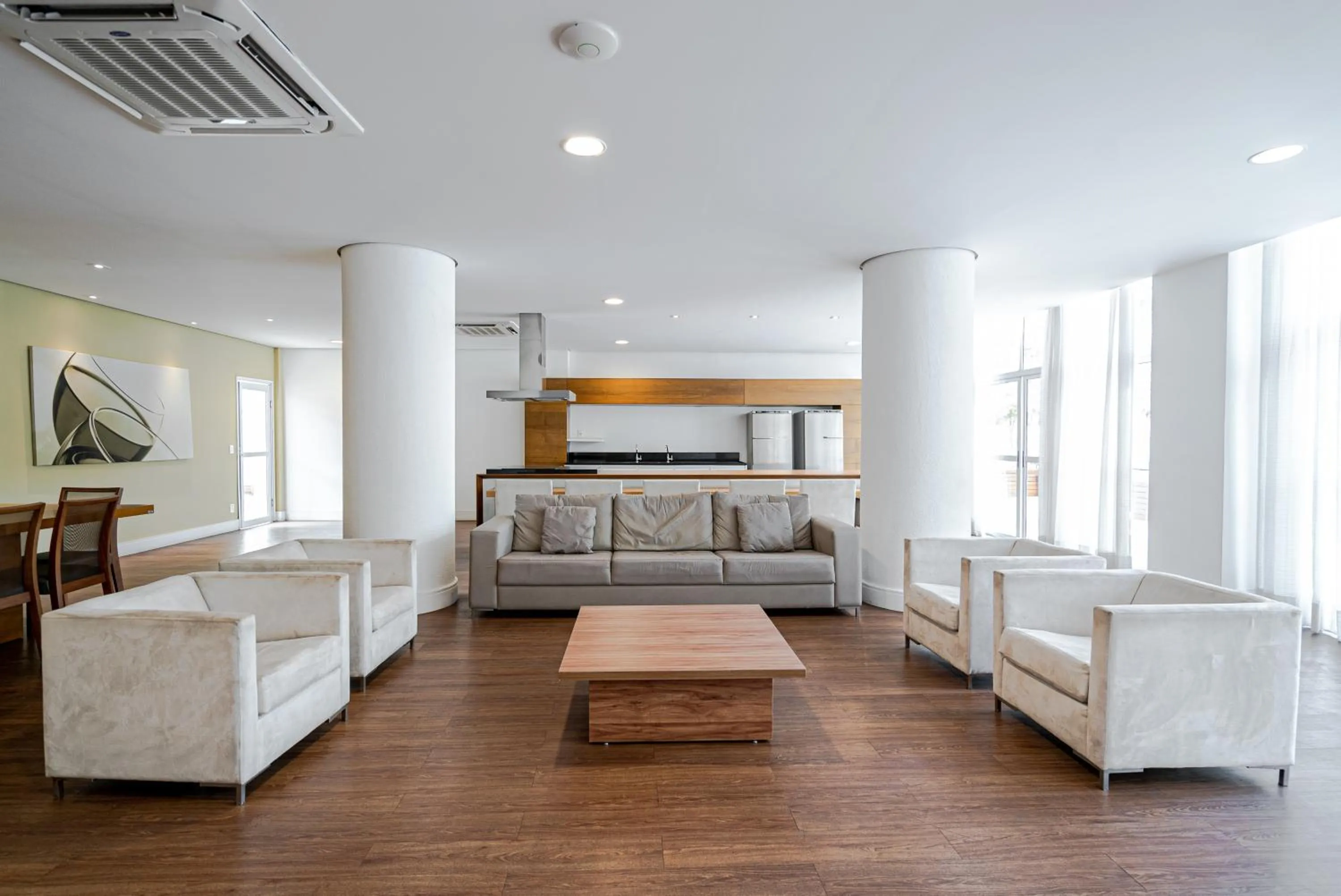 Day in Charlie NYC Berrini