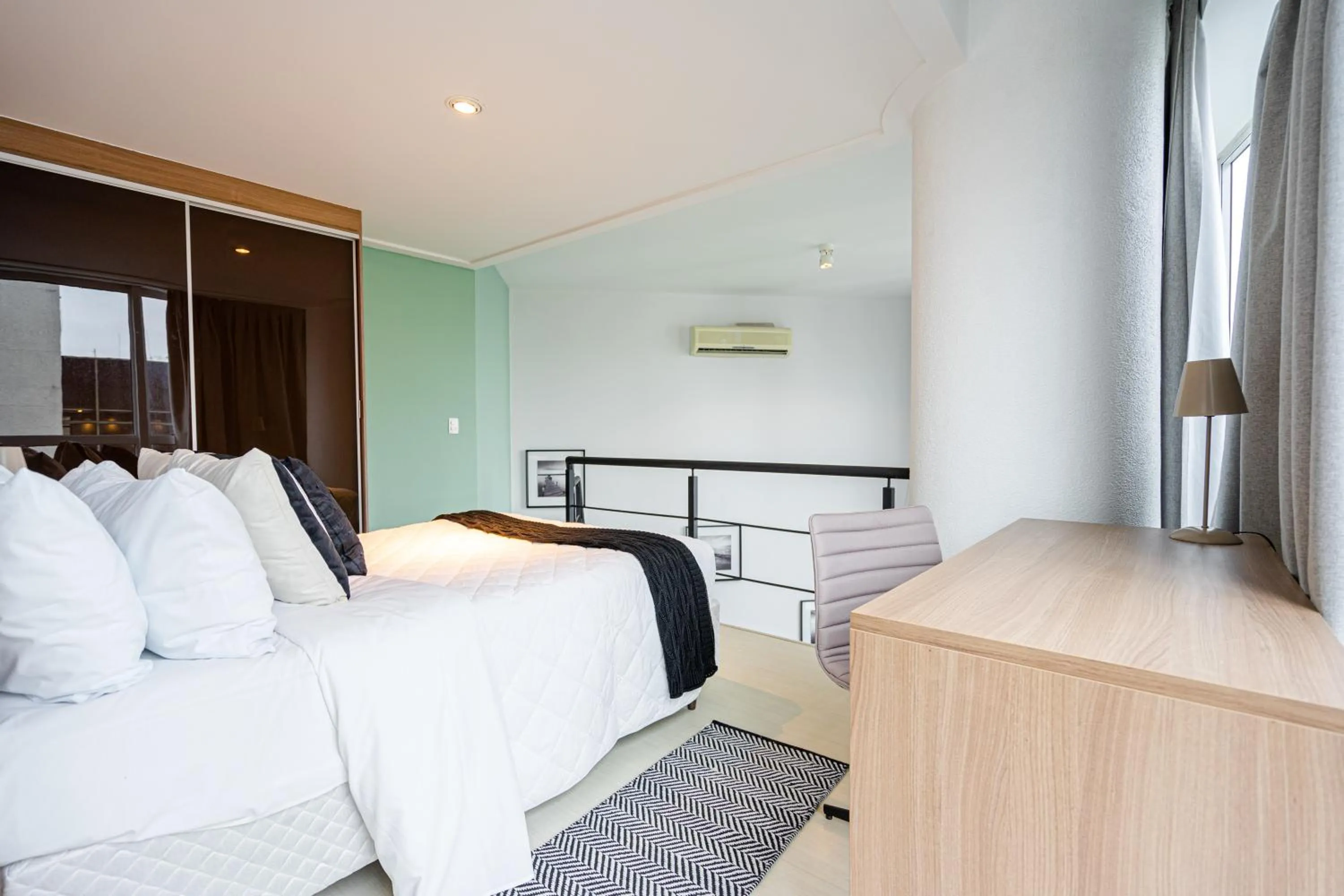 Bed in Charlie NYC Berrini