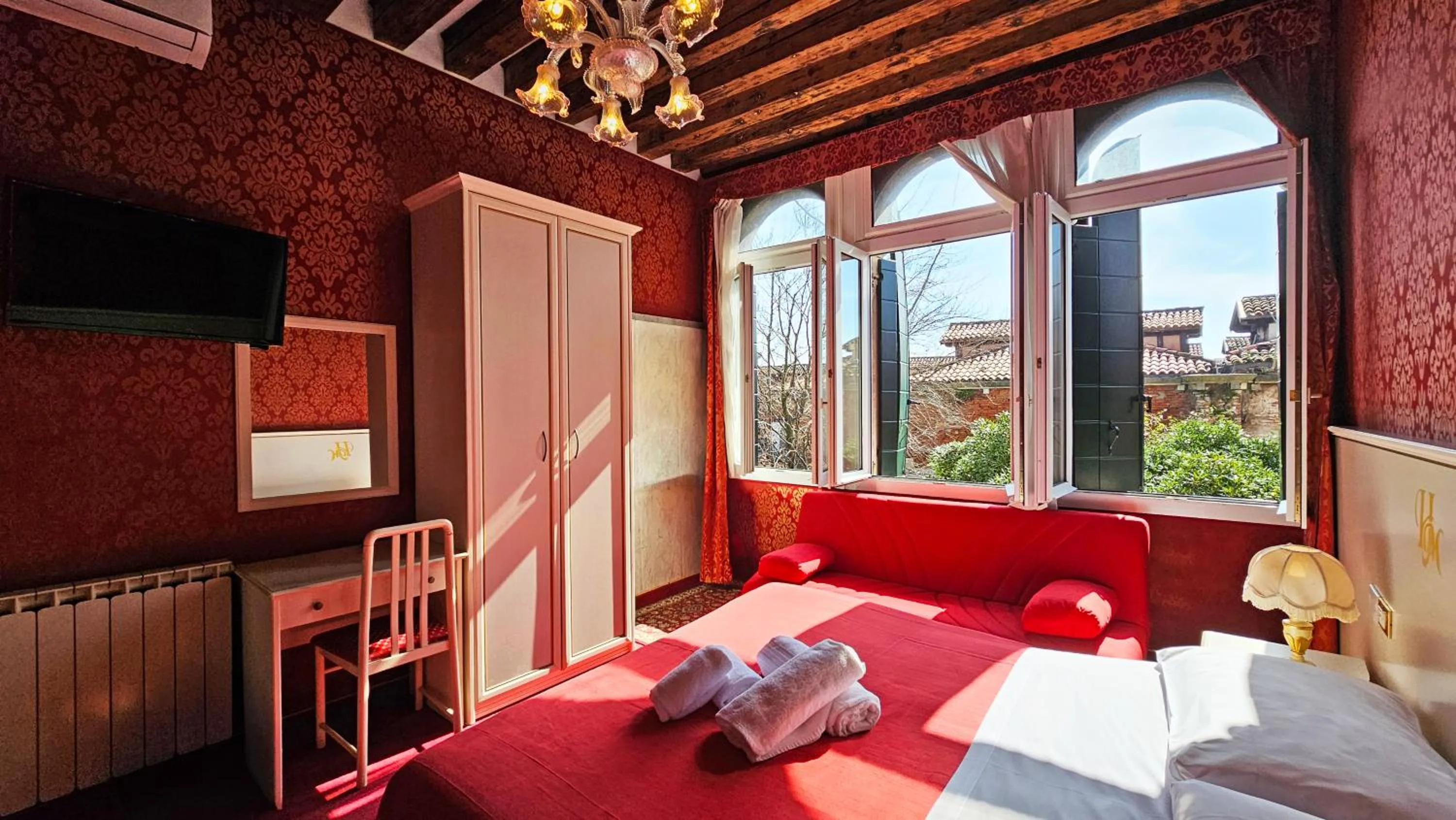 Photo of the whole room, Bed in Hotel Messner