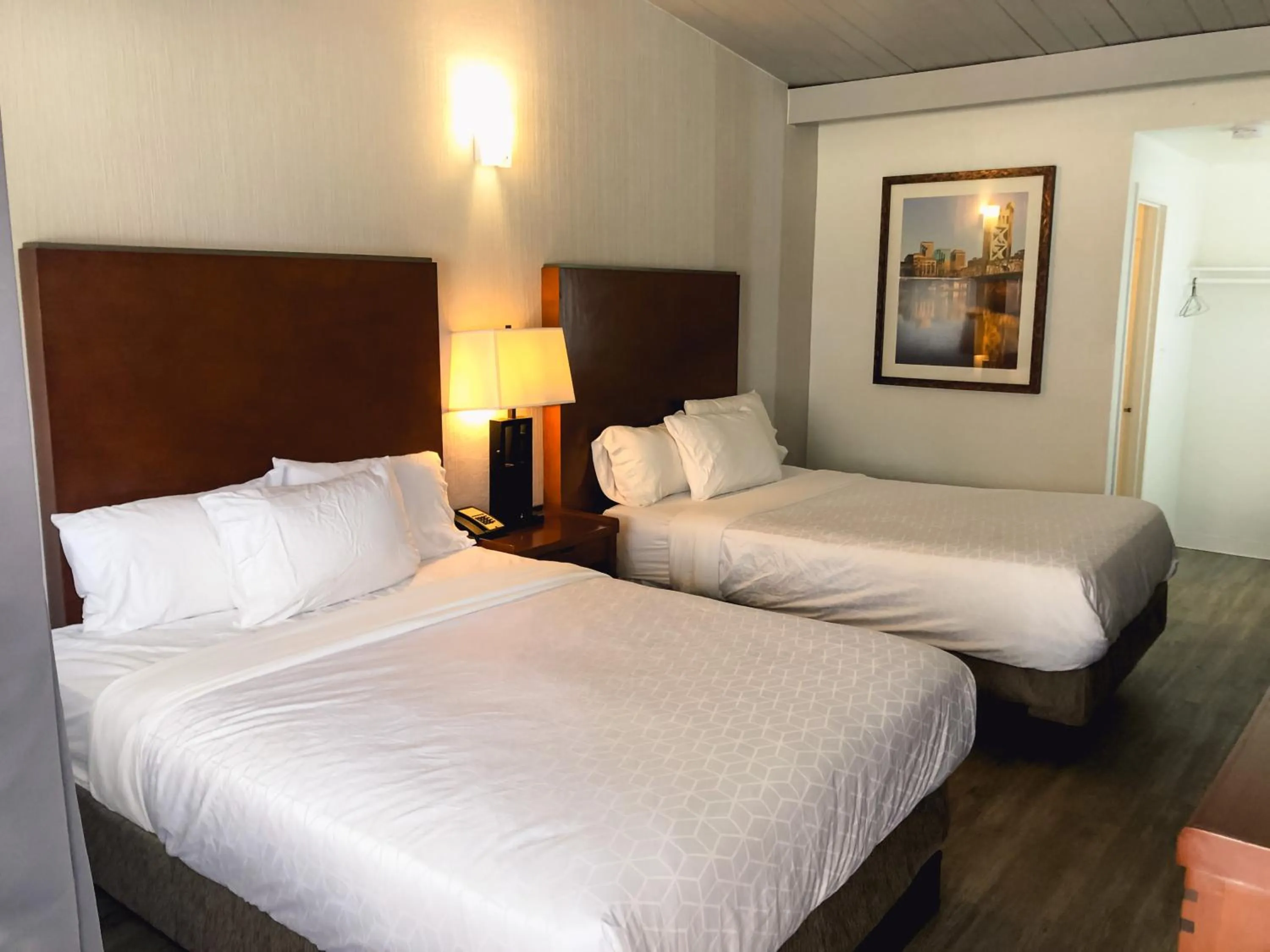 Photo of the whole room, Bed in Super 8 by Wyndham San Jose Airport