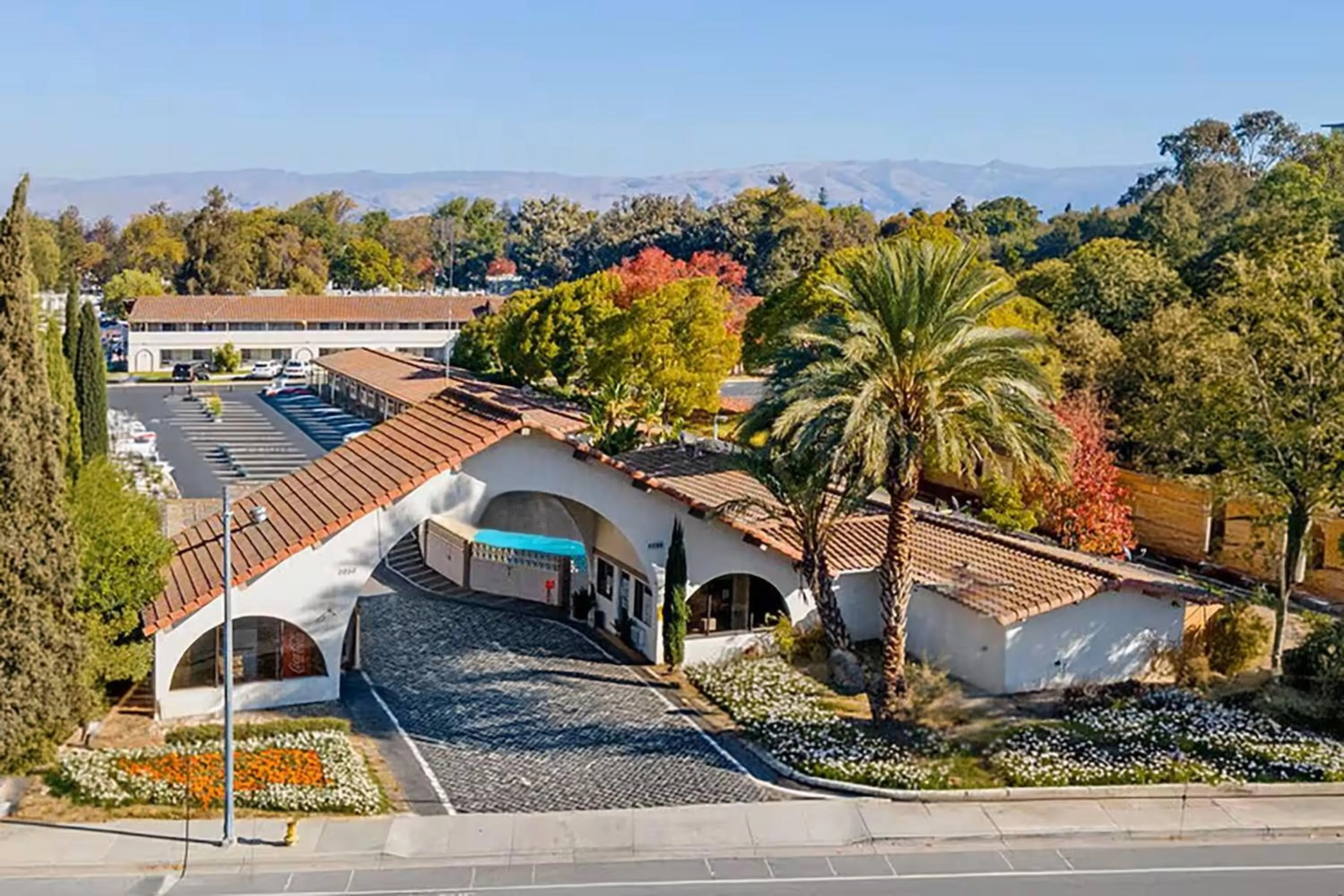 Property building in Super 8 by Wyndham San Jose Airport