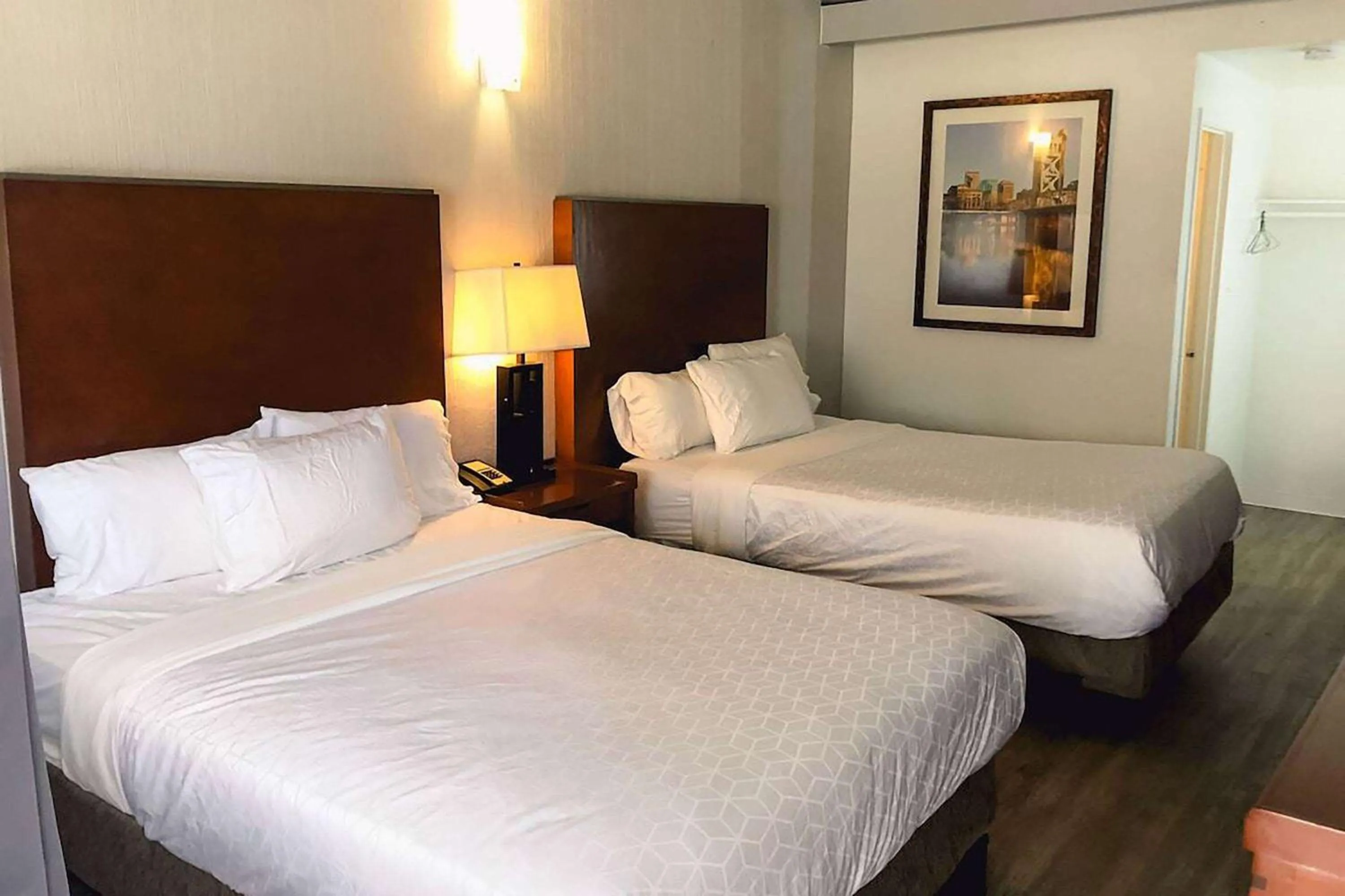 Photo of the whole room, Bed in Super 8 by Wyndham San Jose Airport
