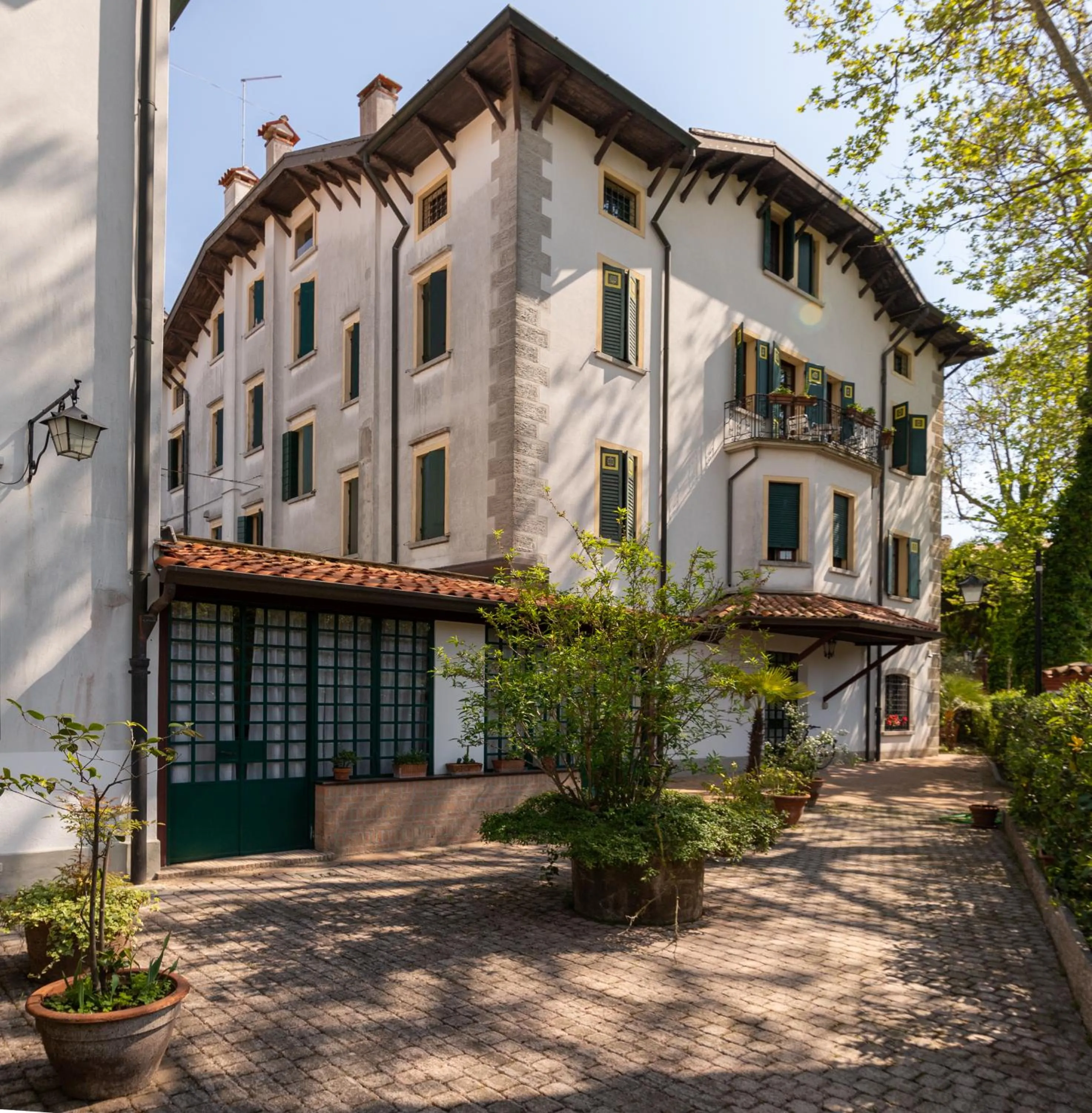 Property building in Hotel La Meridiana