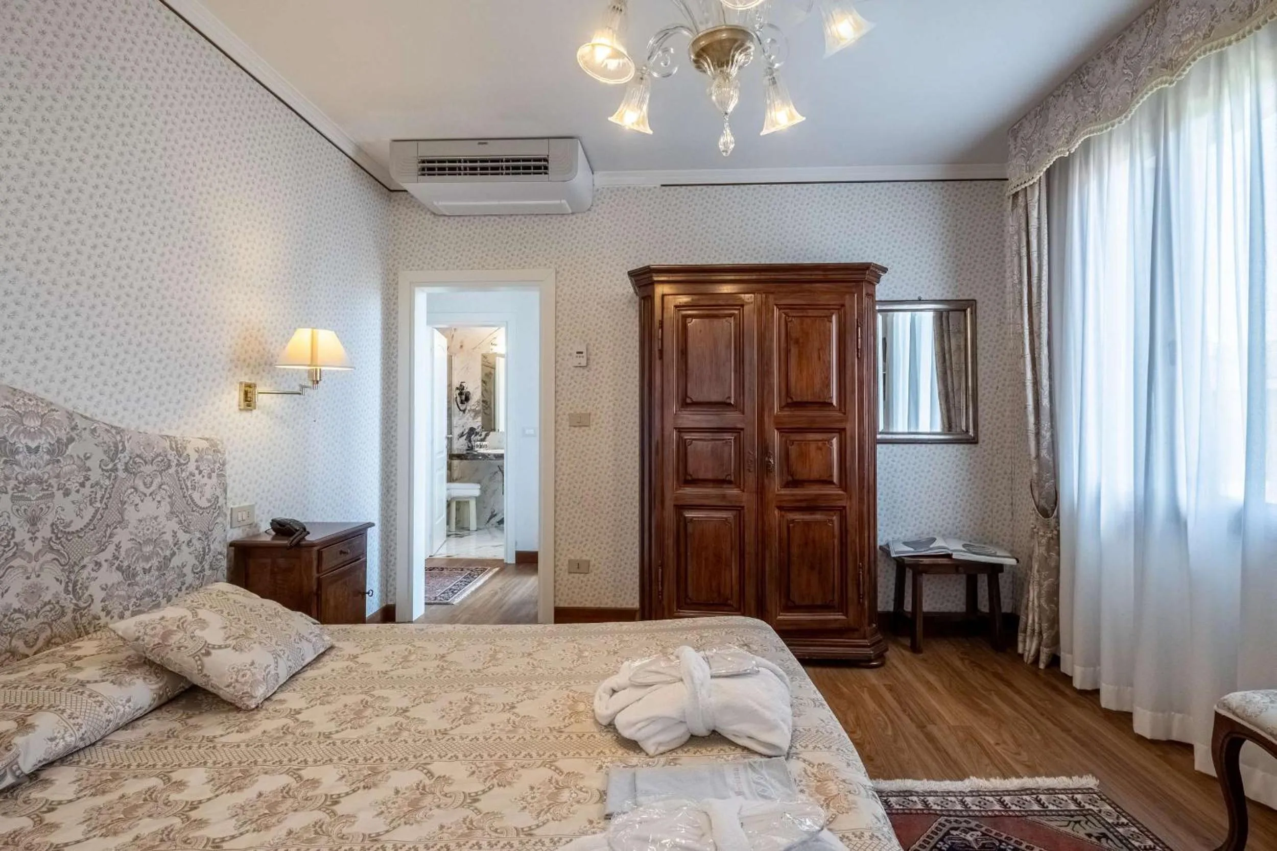 Bed in Hotel La Meridiana