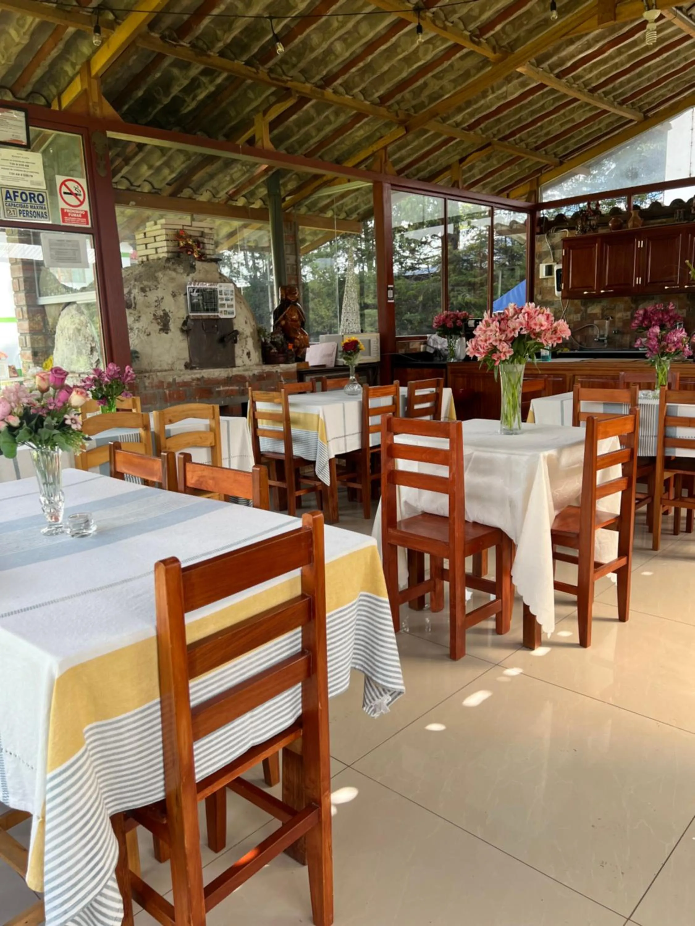 Restaurant/places to eat in RESORT ALAPA