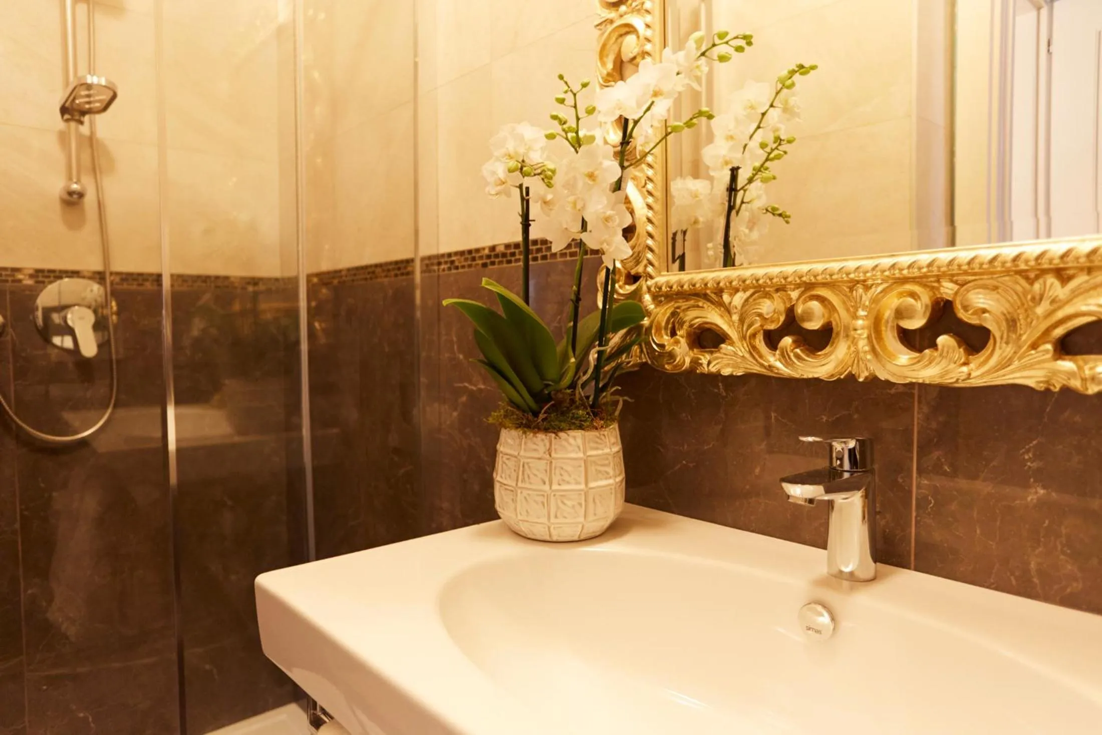 Bathroom in New Reiter Hotel