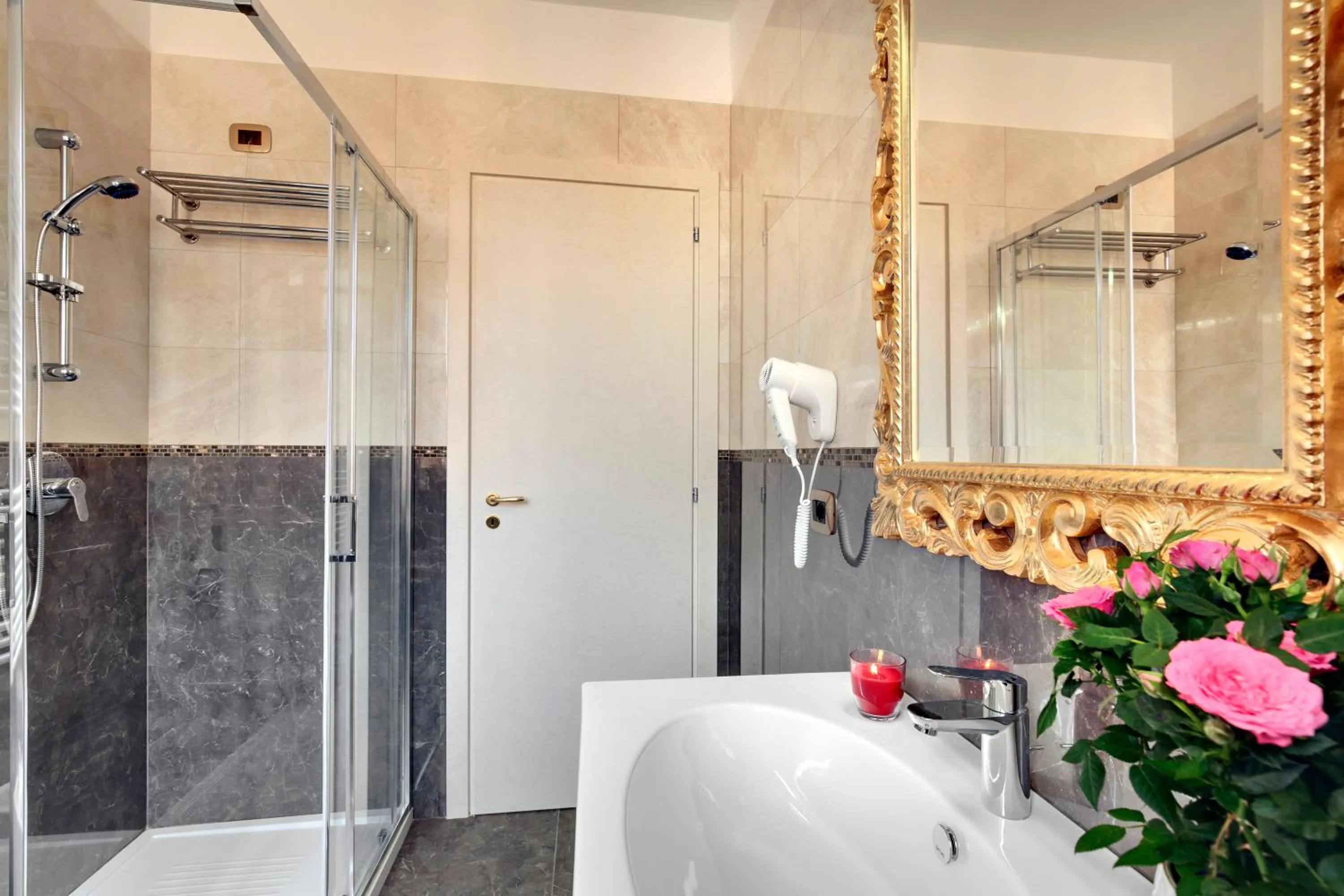 Shower in New Reiter Hotel