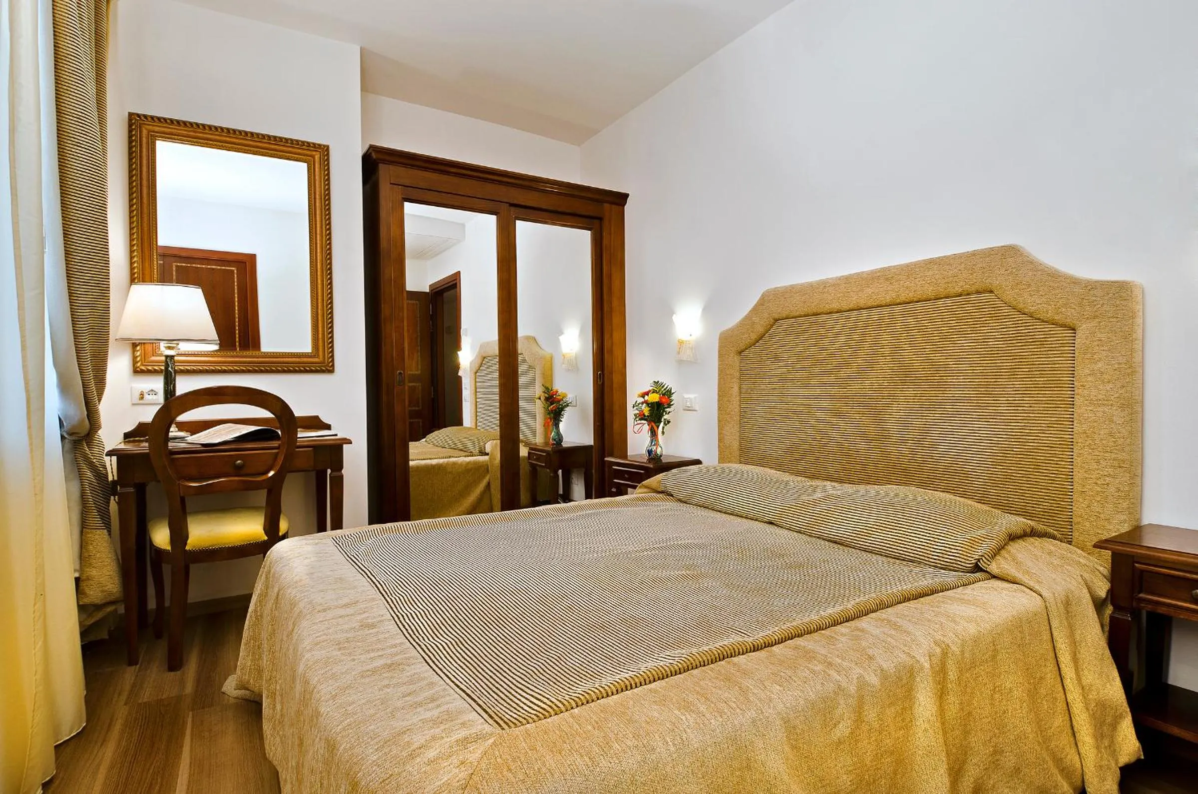 Bed in Hotel Giardinetto Venezia
