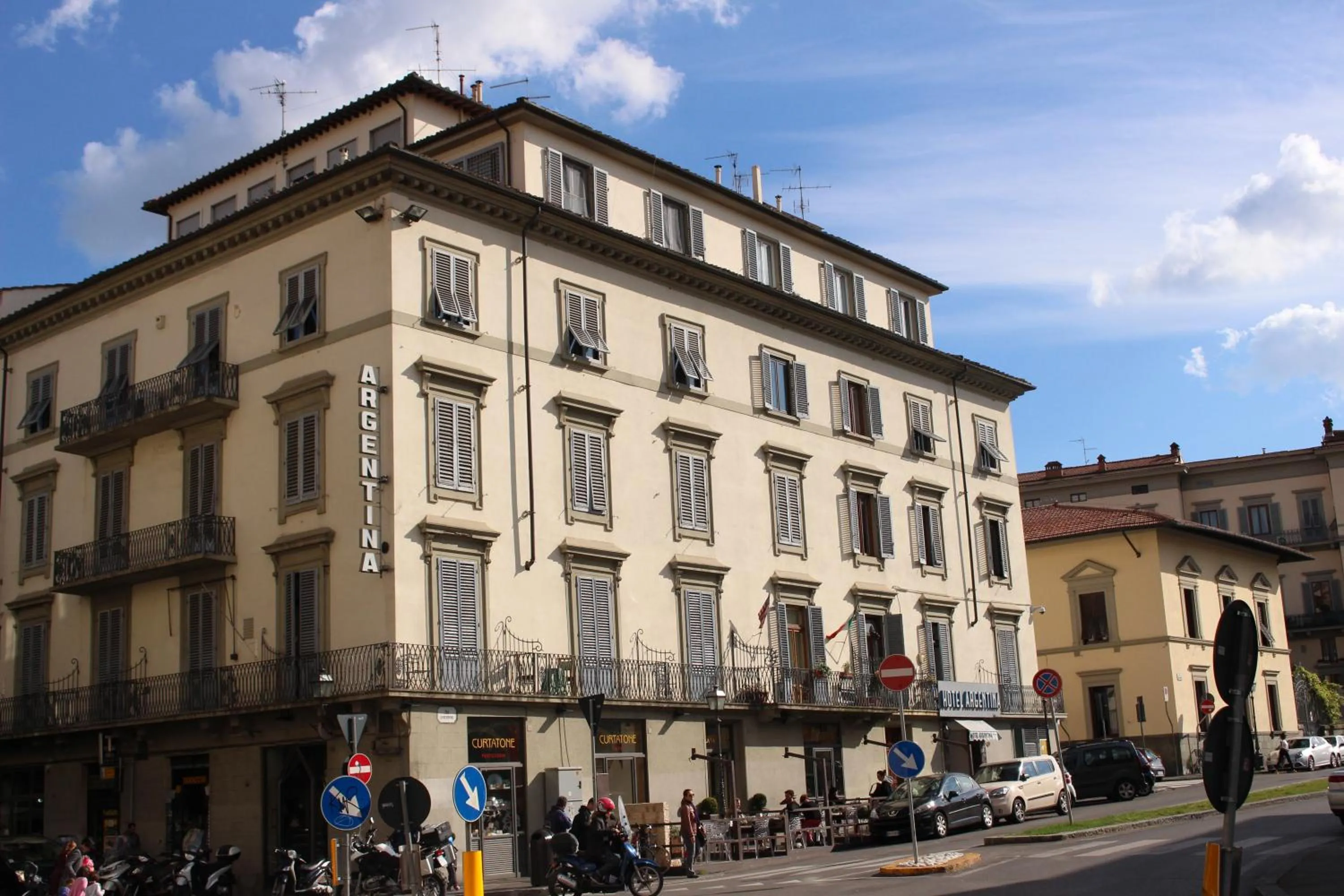 Property building in Hotel Argentina