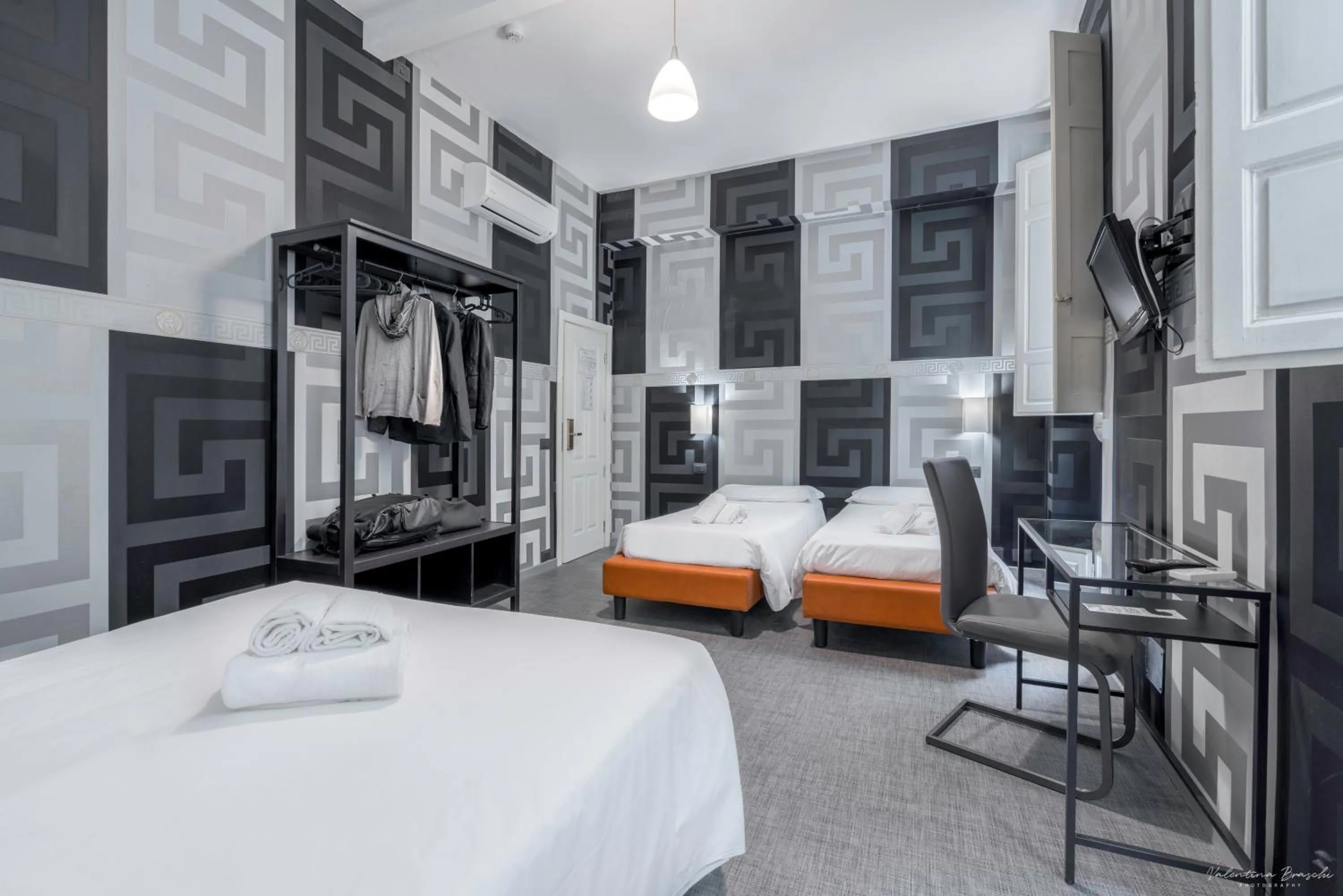 Photo of the whole room, Bed in Hotel Argentina