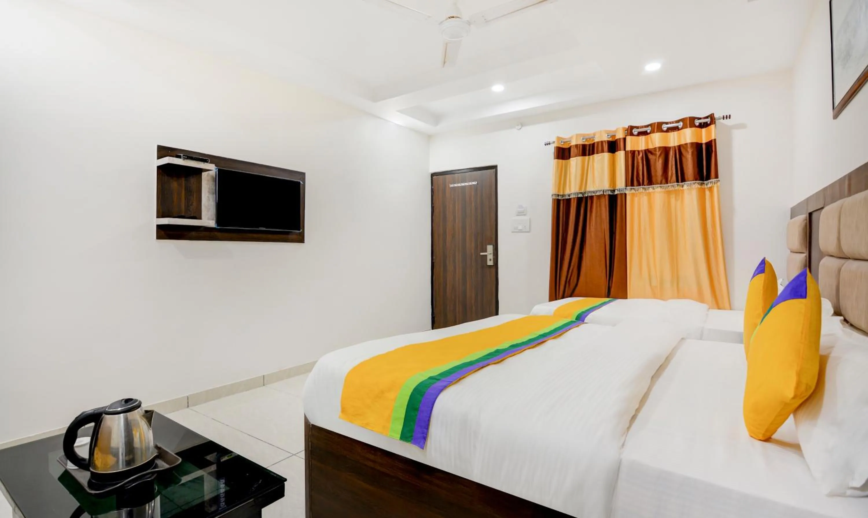 Bedroom, Bed in Itsy Hotels K K Residency Staywell