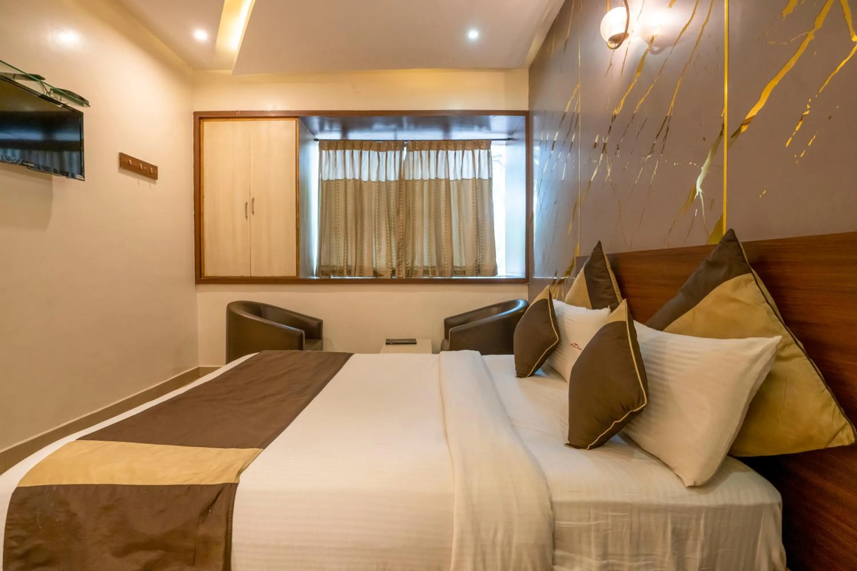 Bed in Aishwarya Suites