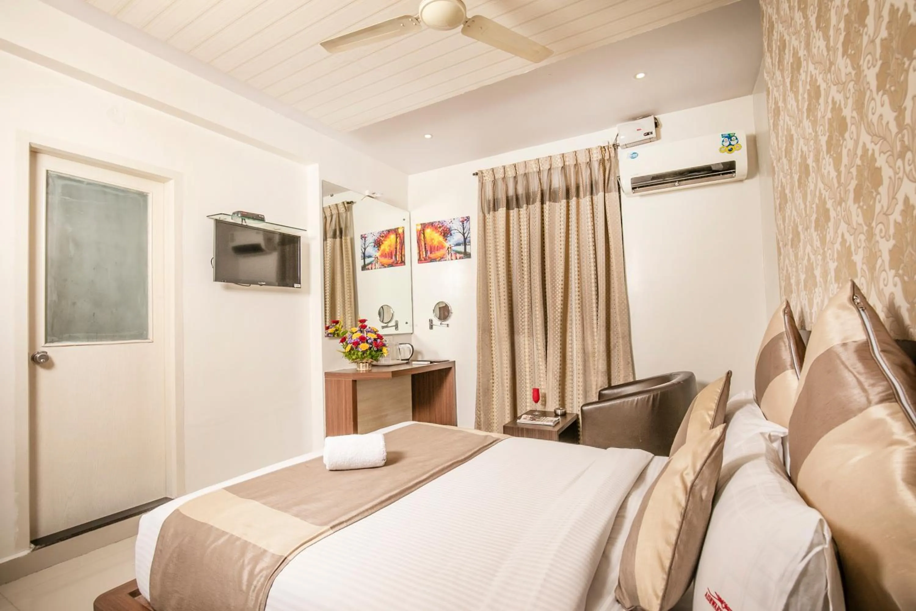 Bed in Aishwarya Suites