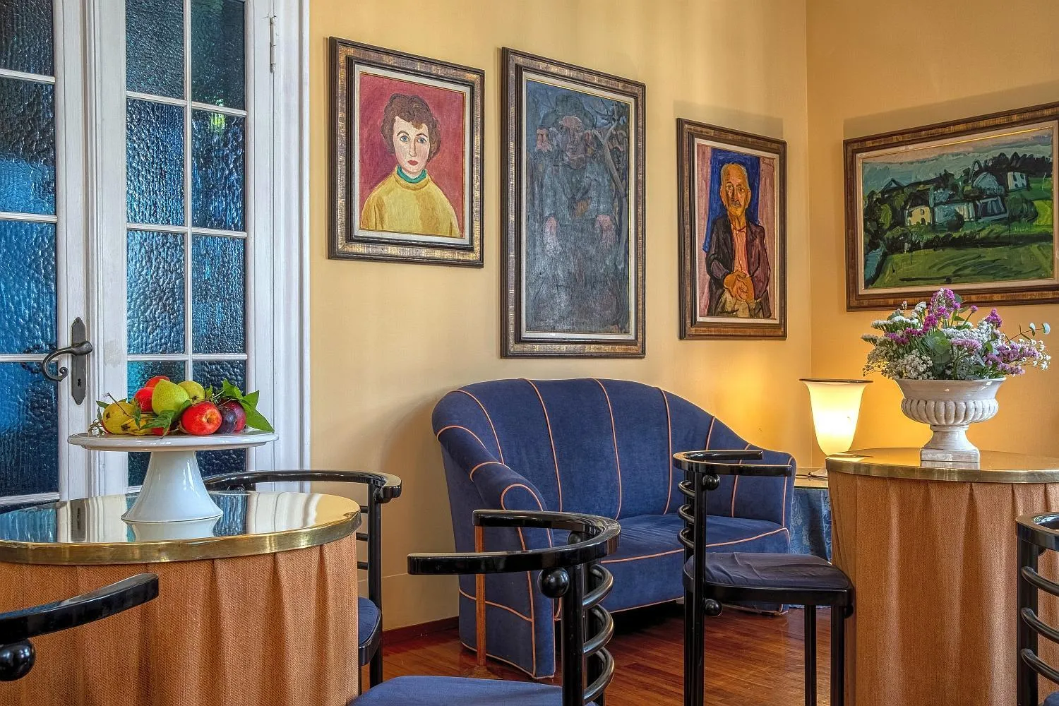 Communal lounge/ TV room in Hotel Villa Mabapa