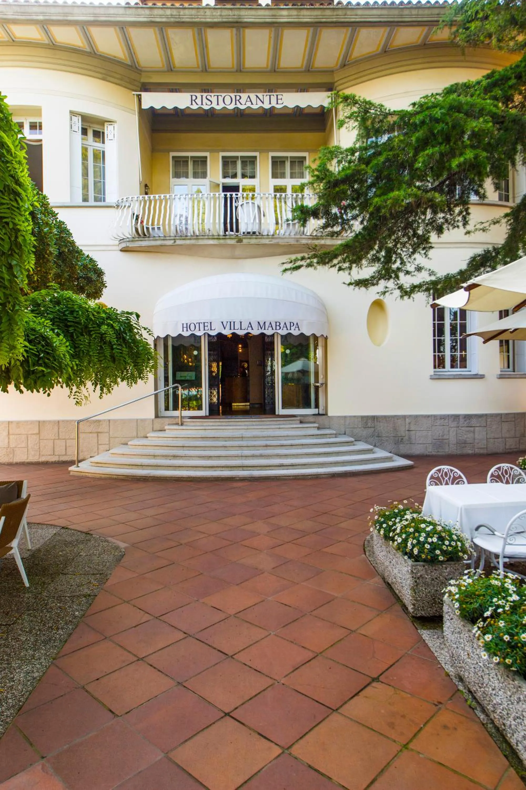 Facade/entrance in Hotel Villa Mabapa