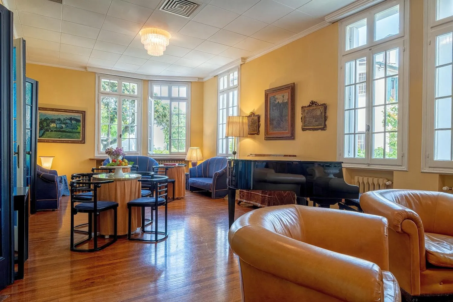 Communal lounge/ TV room in Hotel Villa Mabapa