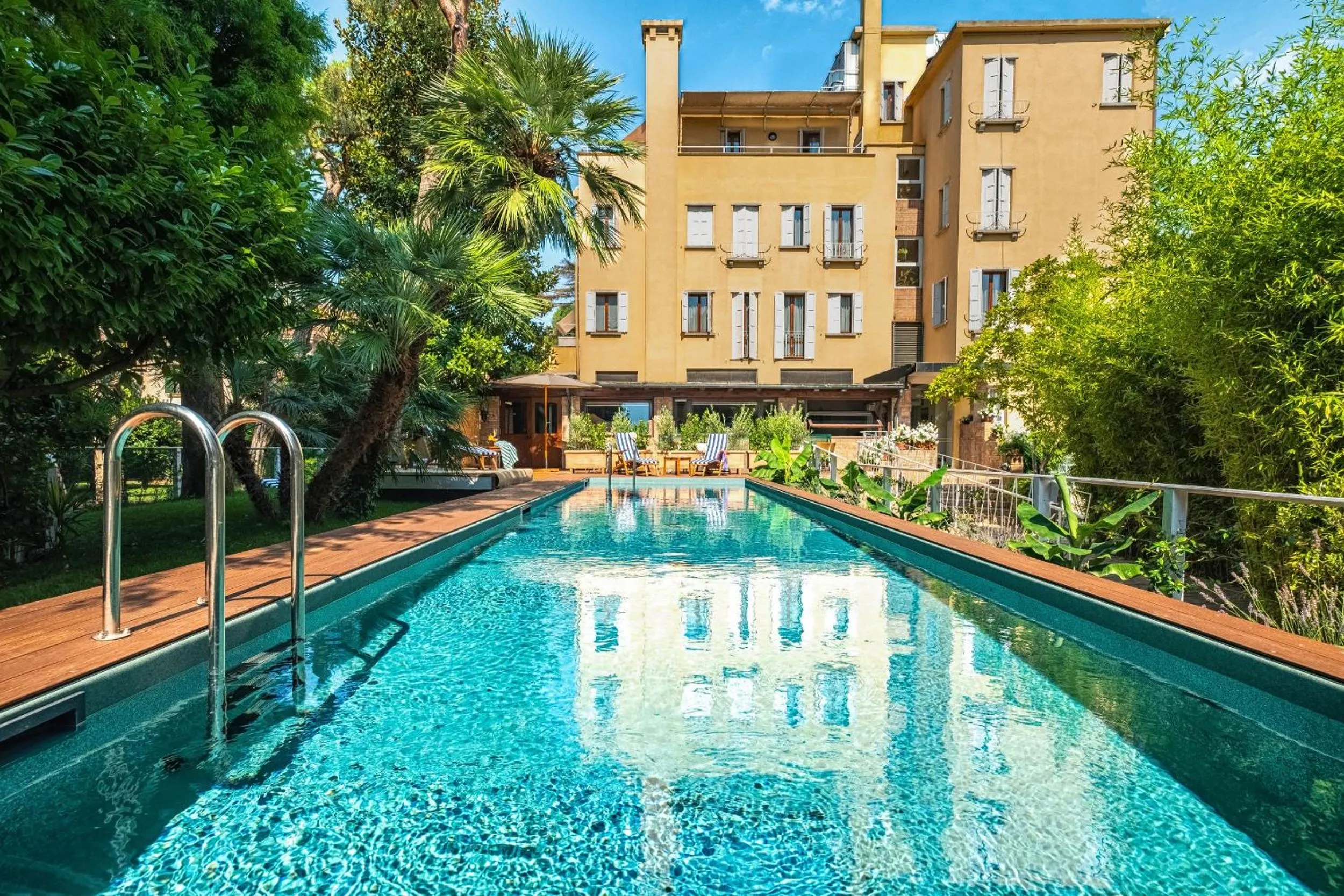 Swimming pool in Hotel Villa Mabapa