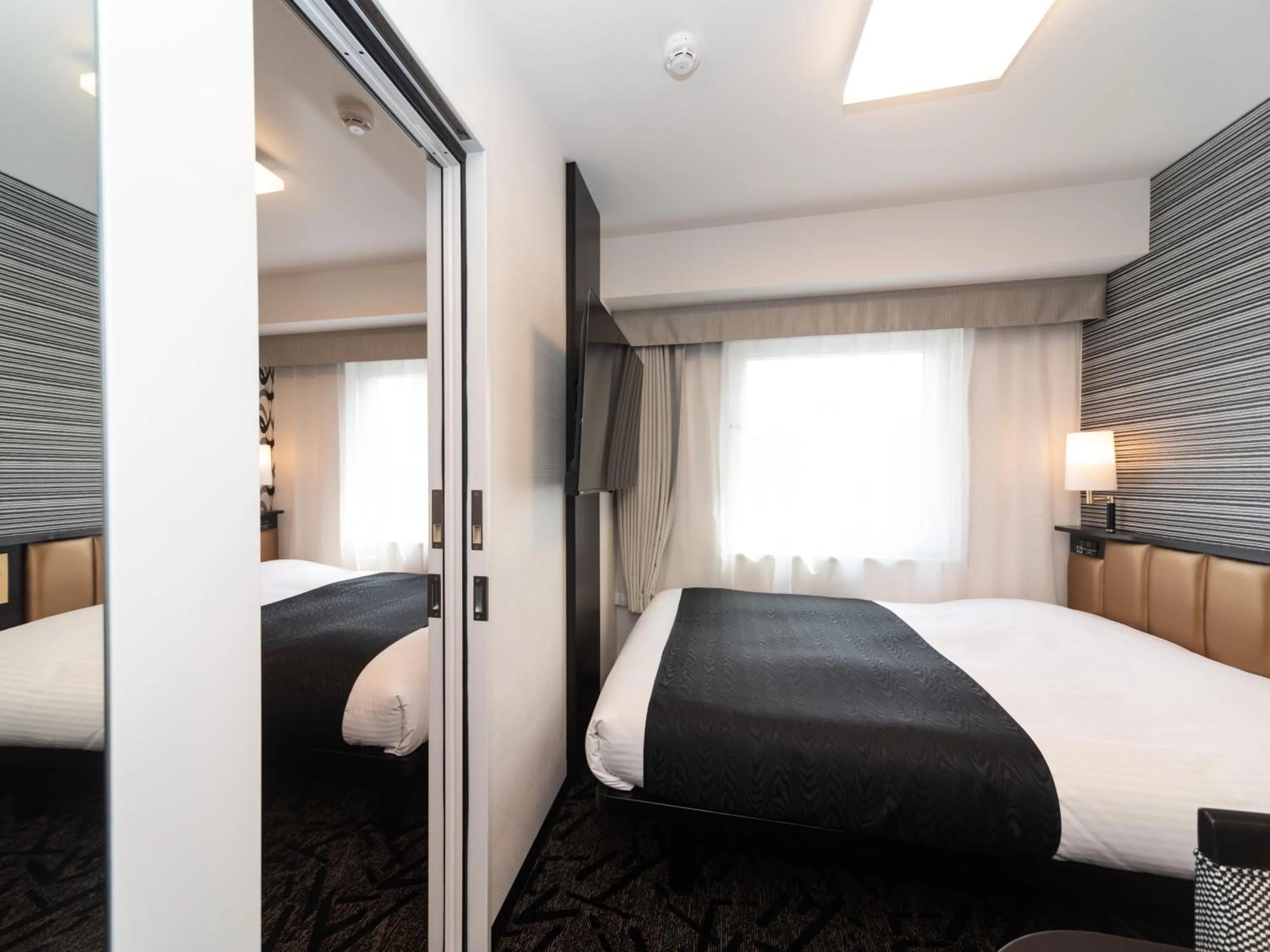 Photo of the whole room, Bed in APA Hotel Namba Shinsaibashi Higashi