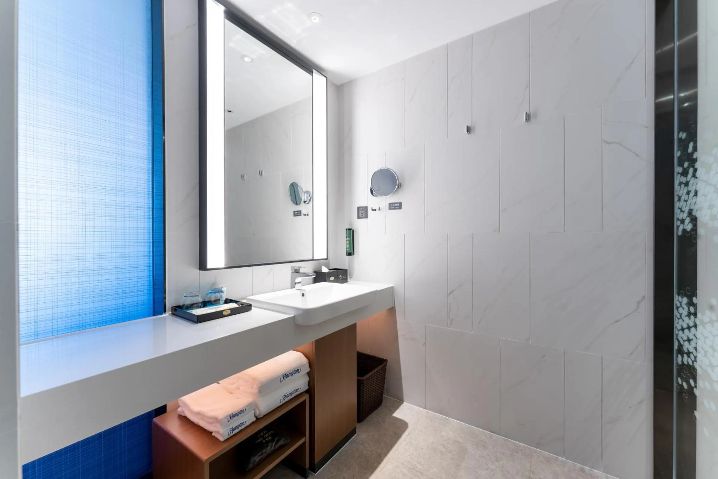 Toilet in Hampton by Hilton Guangzhou Jinshazhou