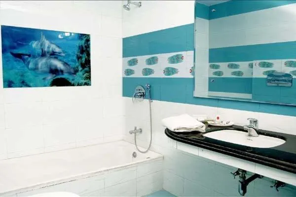 Bathroom in Milestone 251