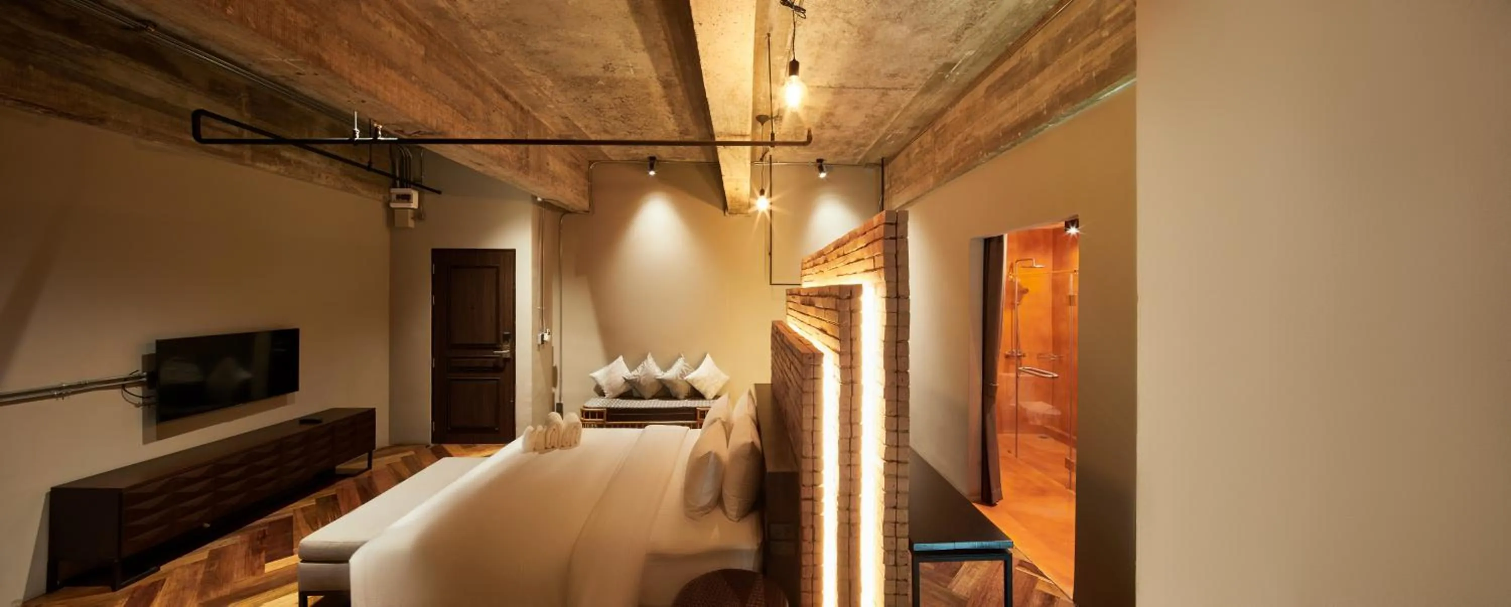 Bed in 515 VICTORY Hotel