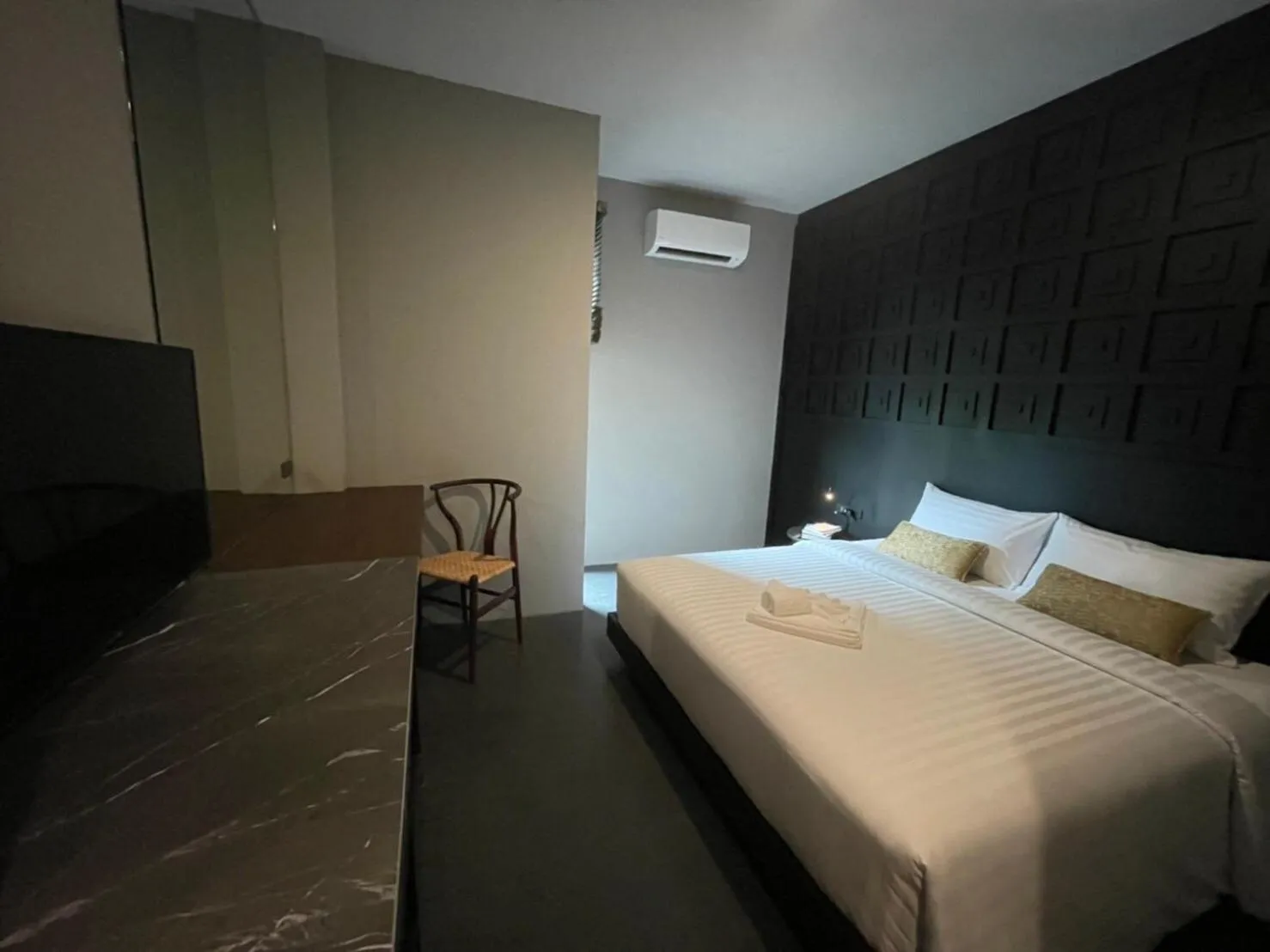 Bed in 515 VICTORY Hotel