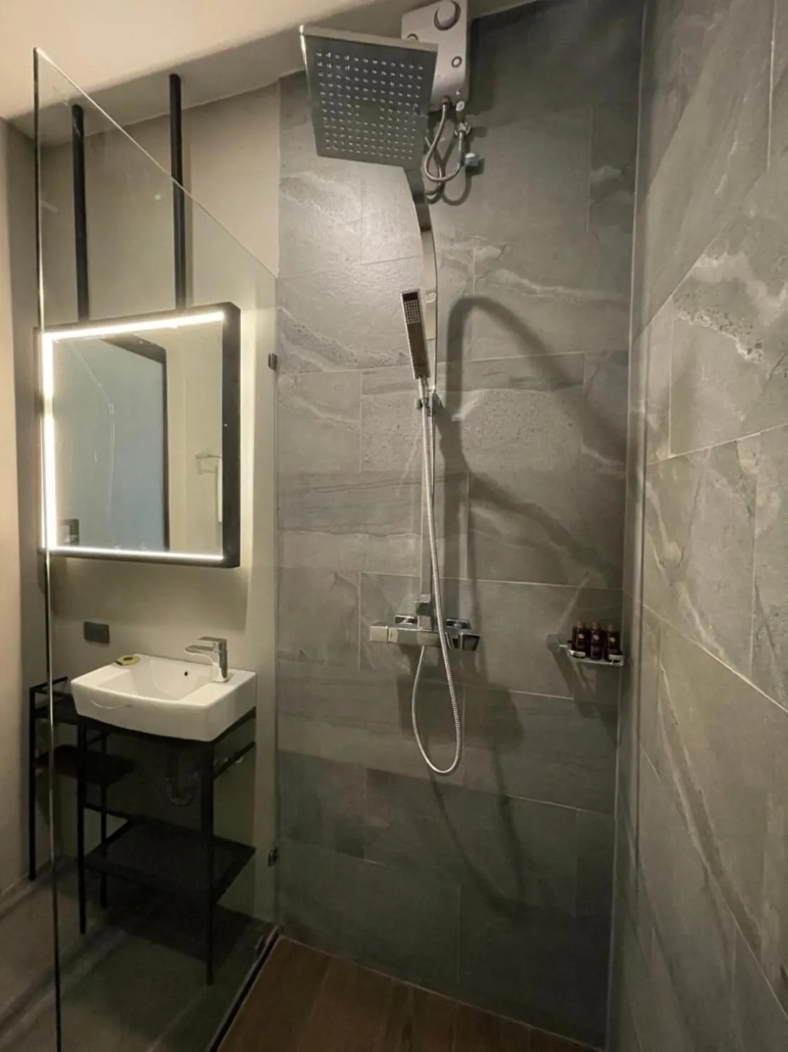 Bathroom in 515 VICTORY Hotel