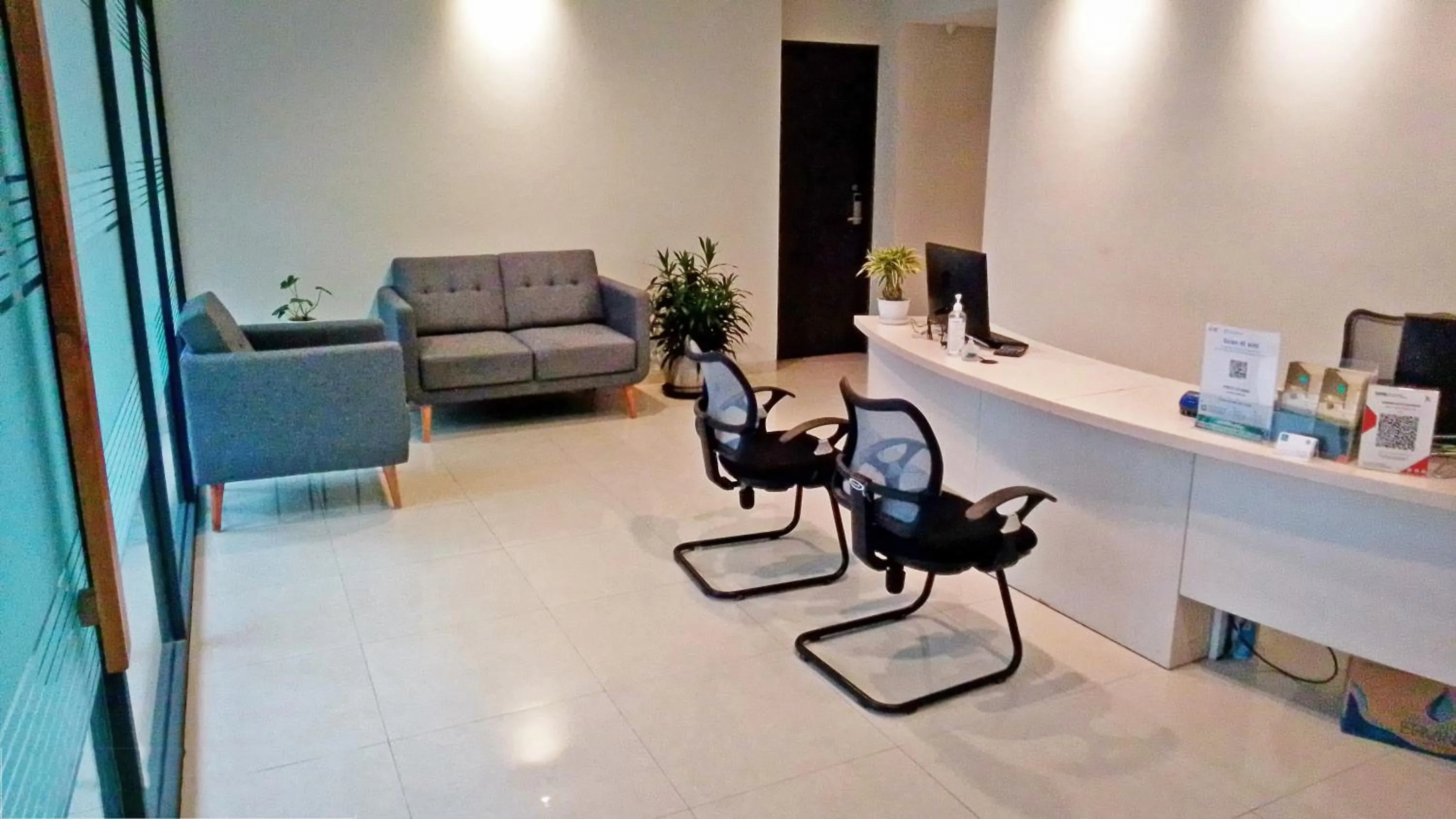 Lobby or reception in LeGreen Suite Sudirman