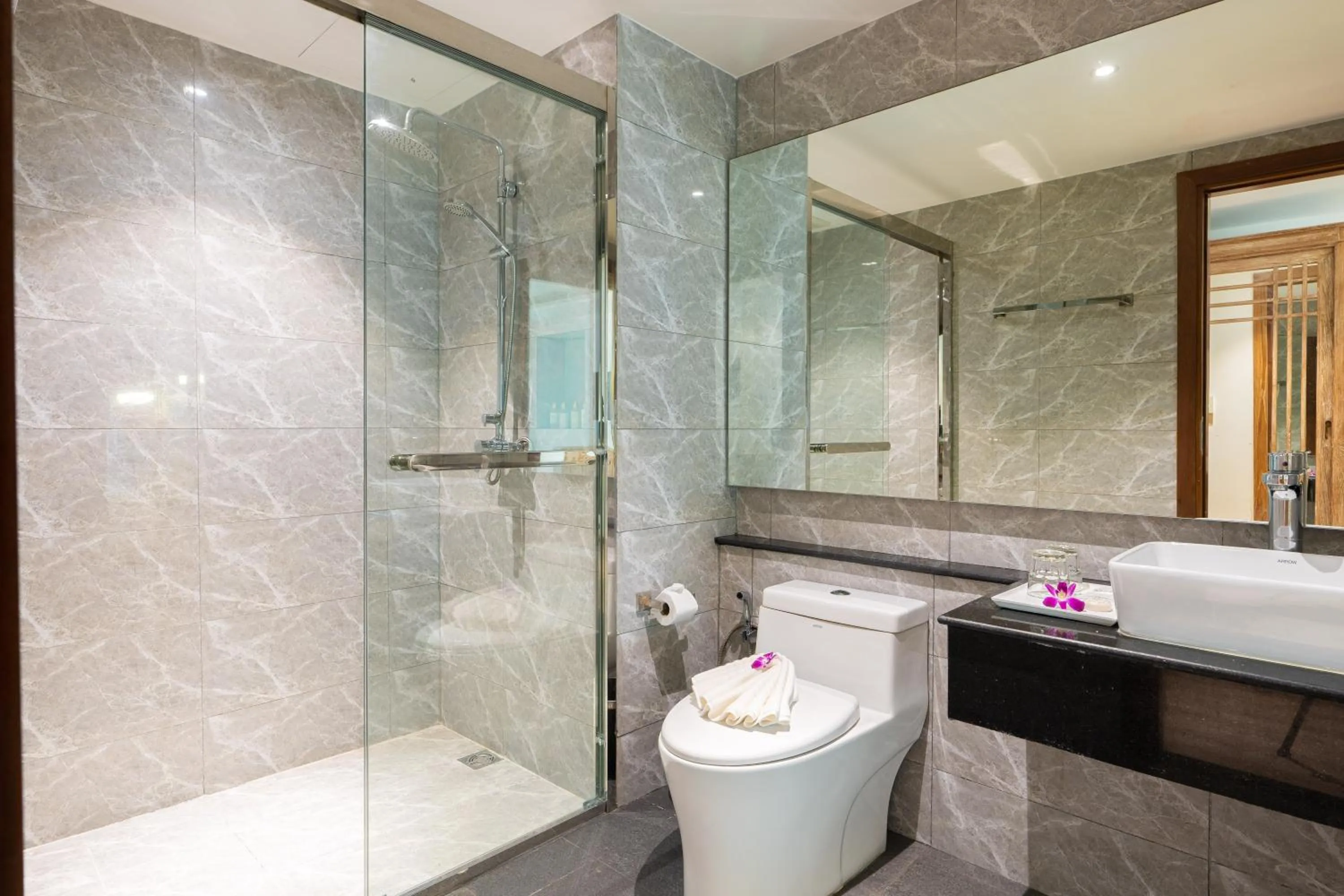 Bathroom in Royal Yao Yai Island Beach Resort