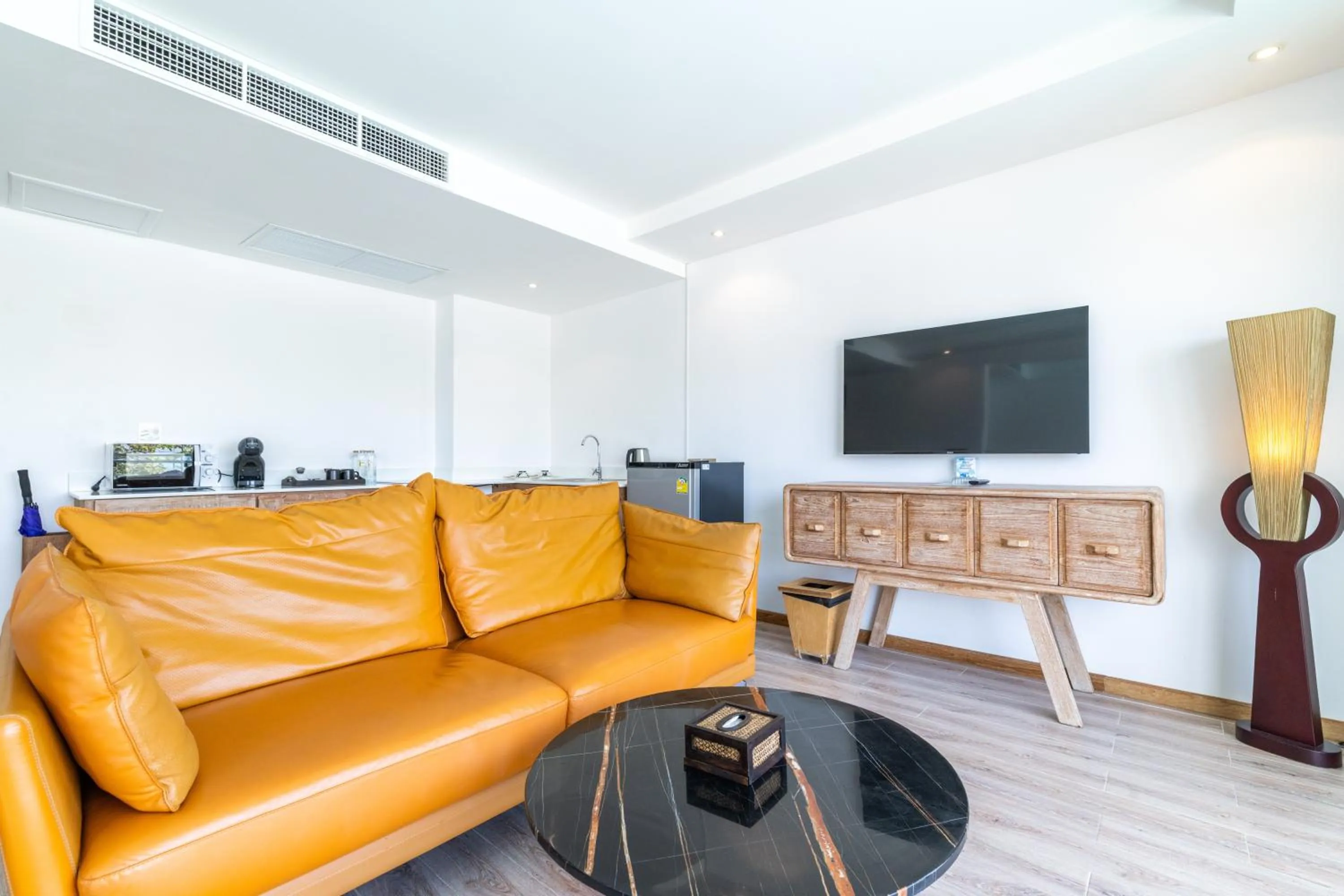 Communal lounge/ TV room in Royal Yao Yai Island Beach Resort