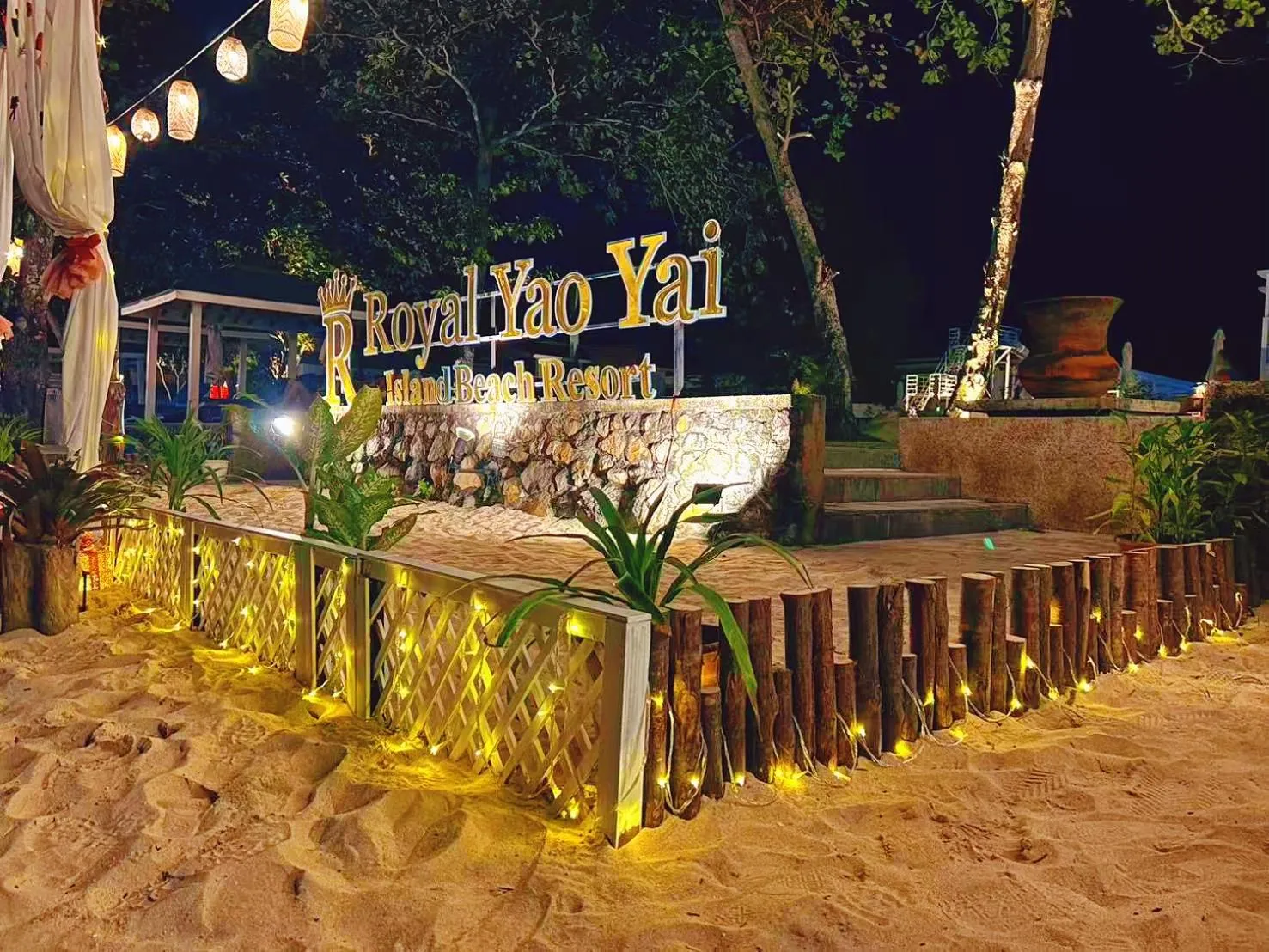 Property building in Royal Yao Yai Island Beach Resort