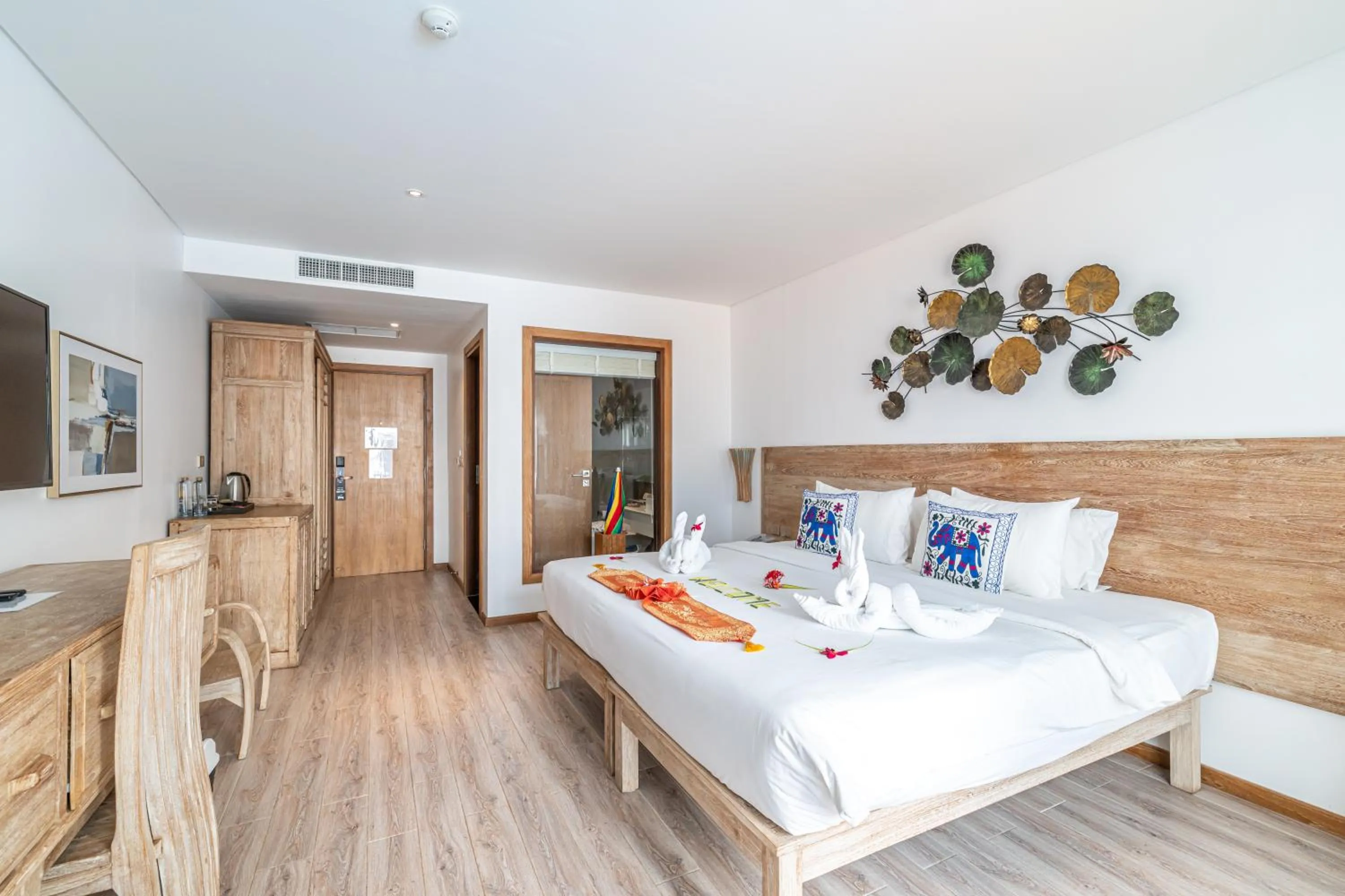 Bed in Royal Yao Yai Island Beach Resort