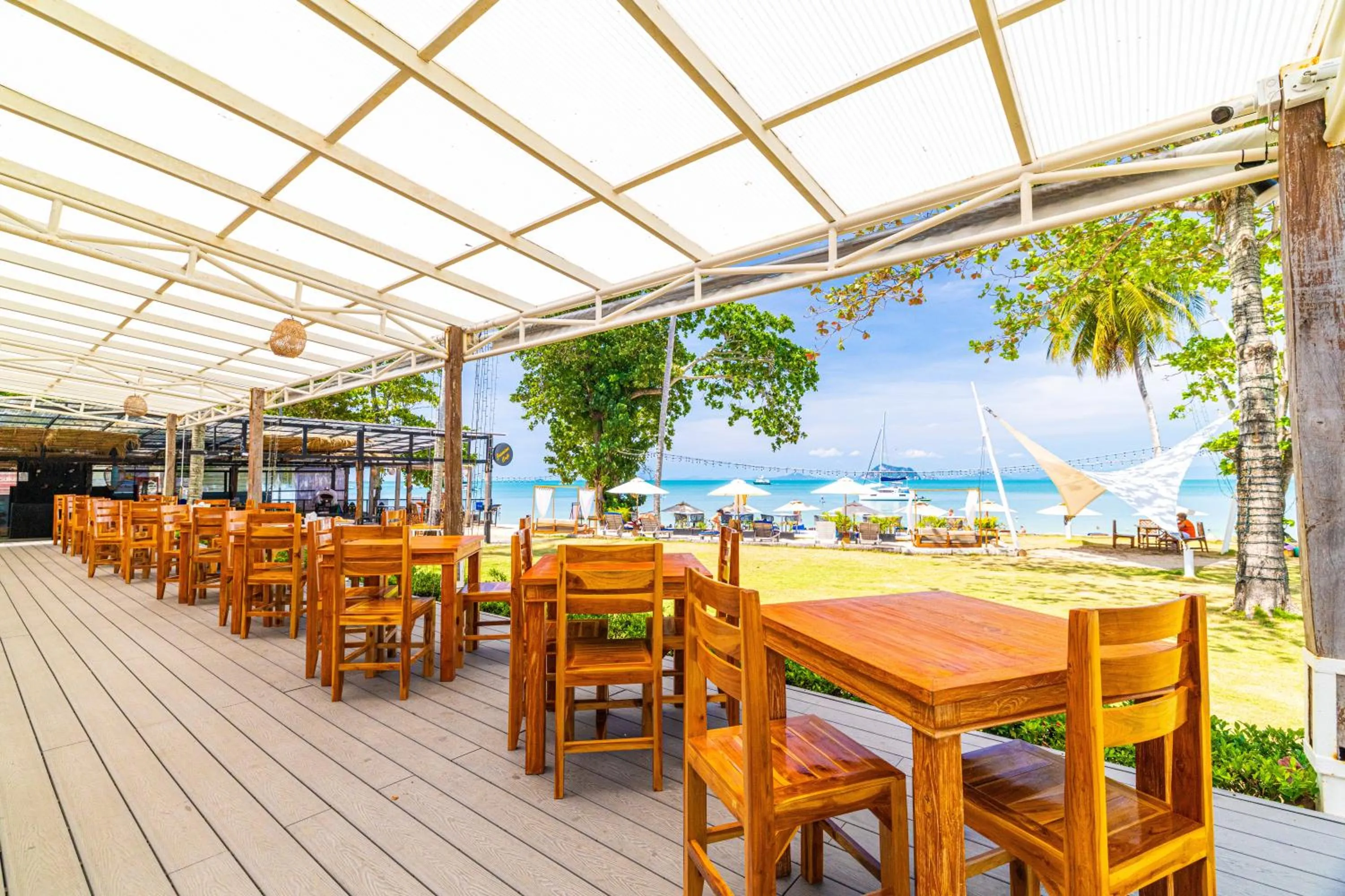 Restaurant/places to eat in Royal Yao Yai Island Beach Resort