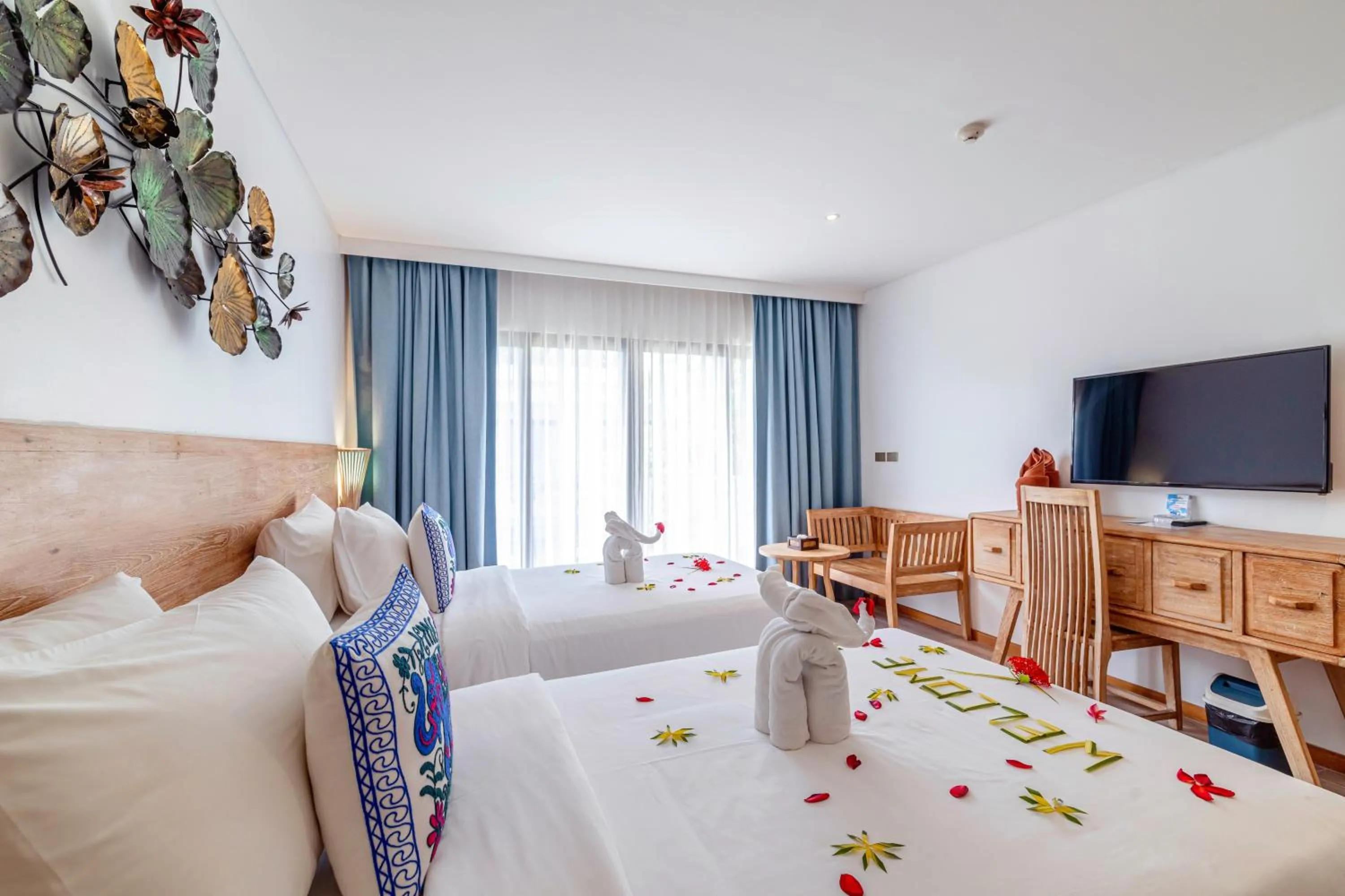 Bed in Royal Yao Yai Island Beach Resort