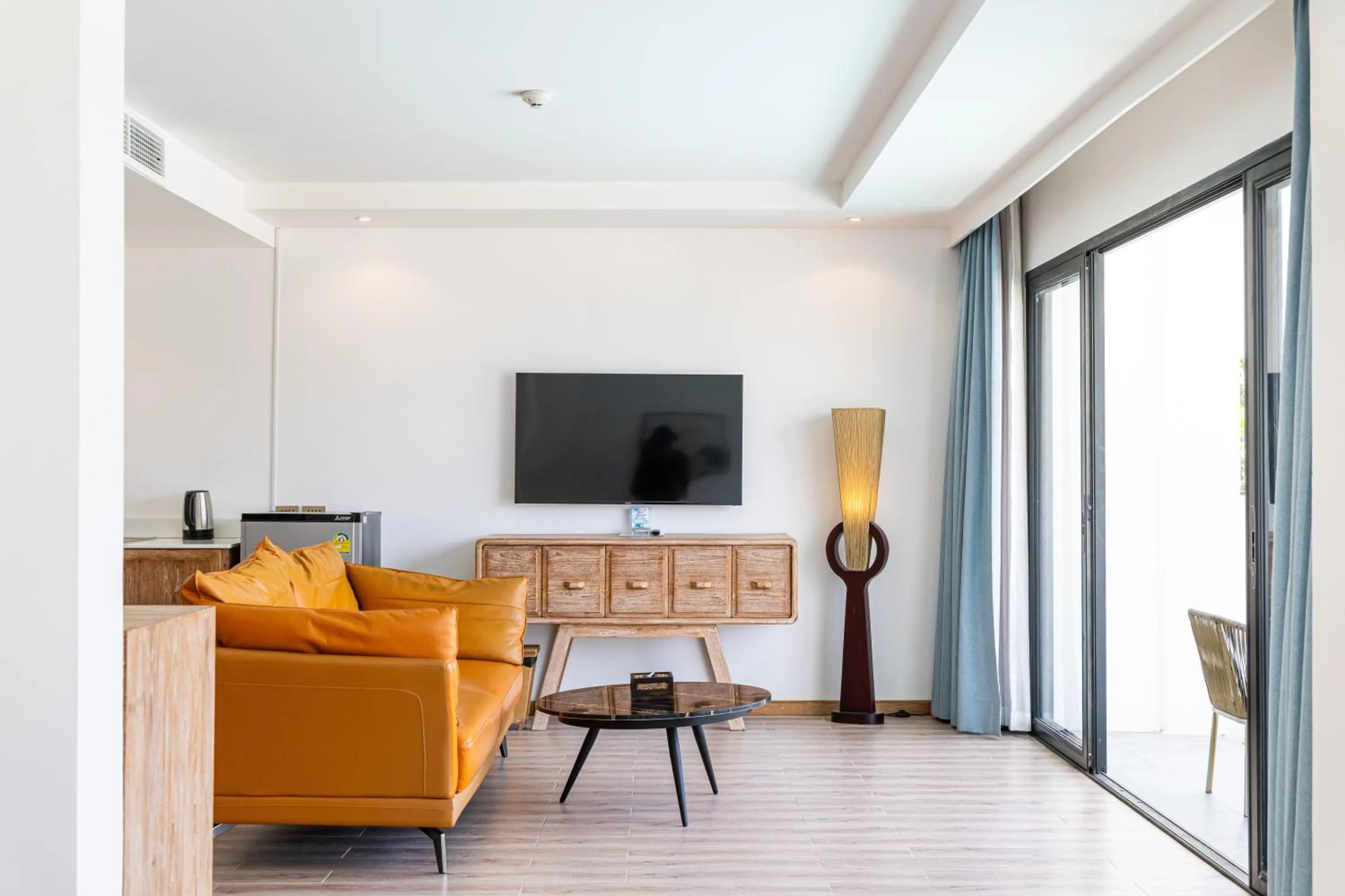 Communal lounge/ TV room in Royal Yao Yai Island Beach Resort