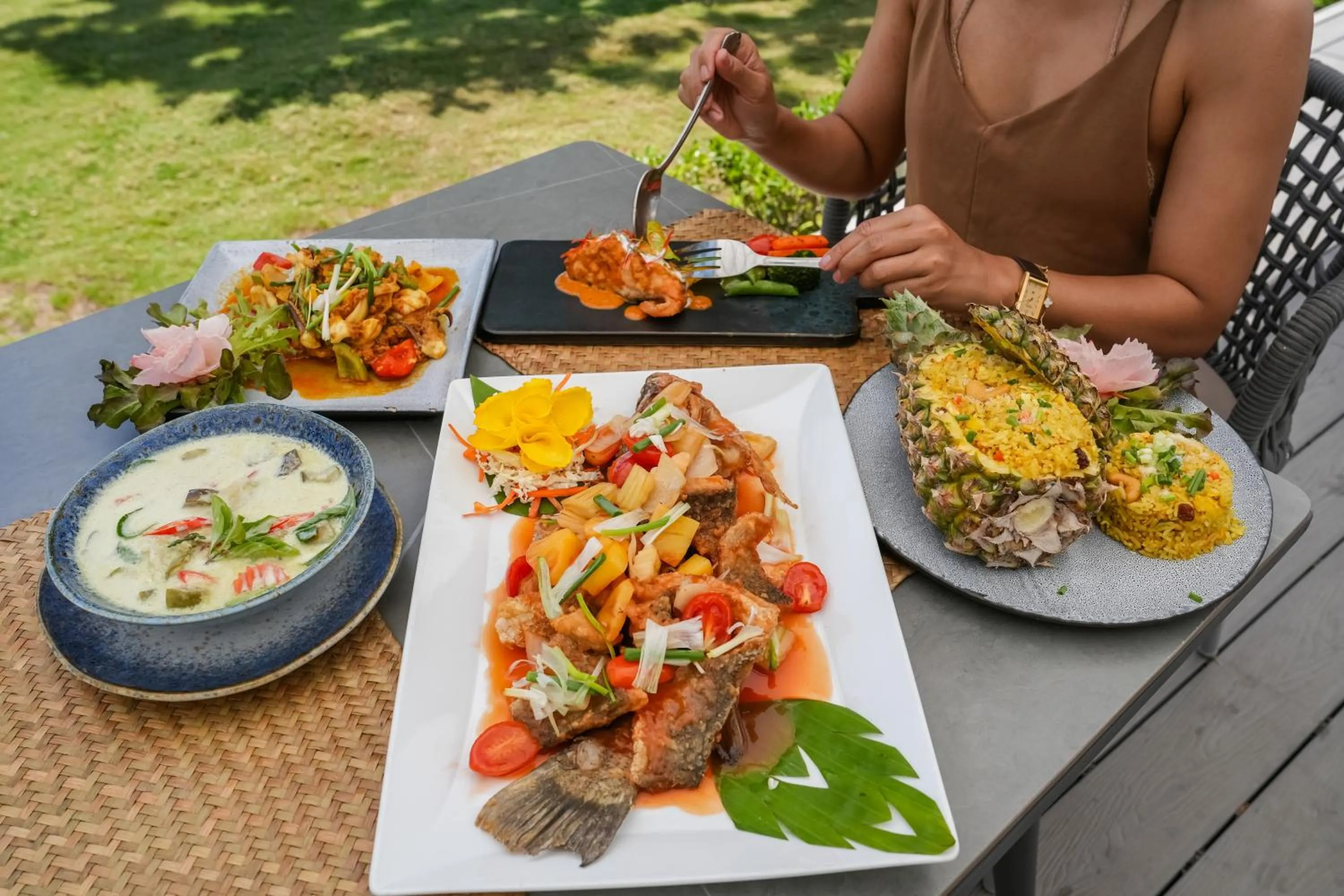 Restaurant/places to eat in Royal Yao Yai Island Beach Resort