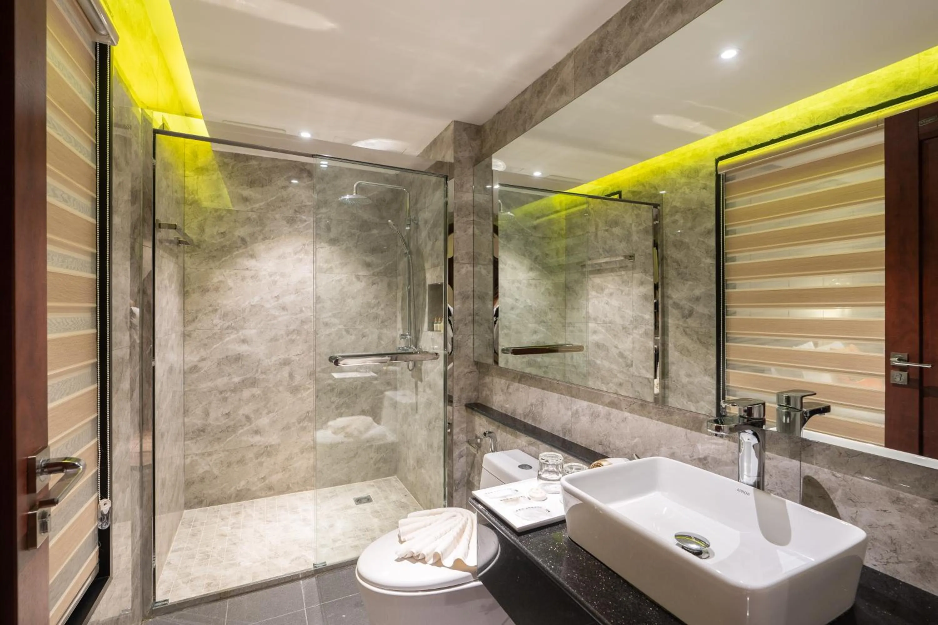 Bathroom in Royal Yao Yai Island Beach Resort