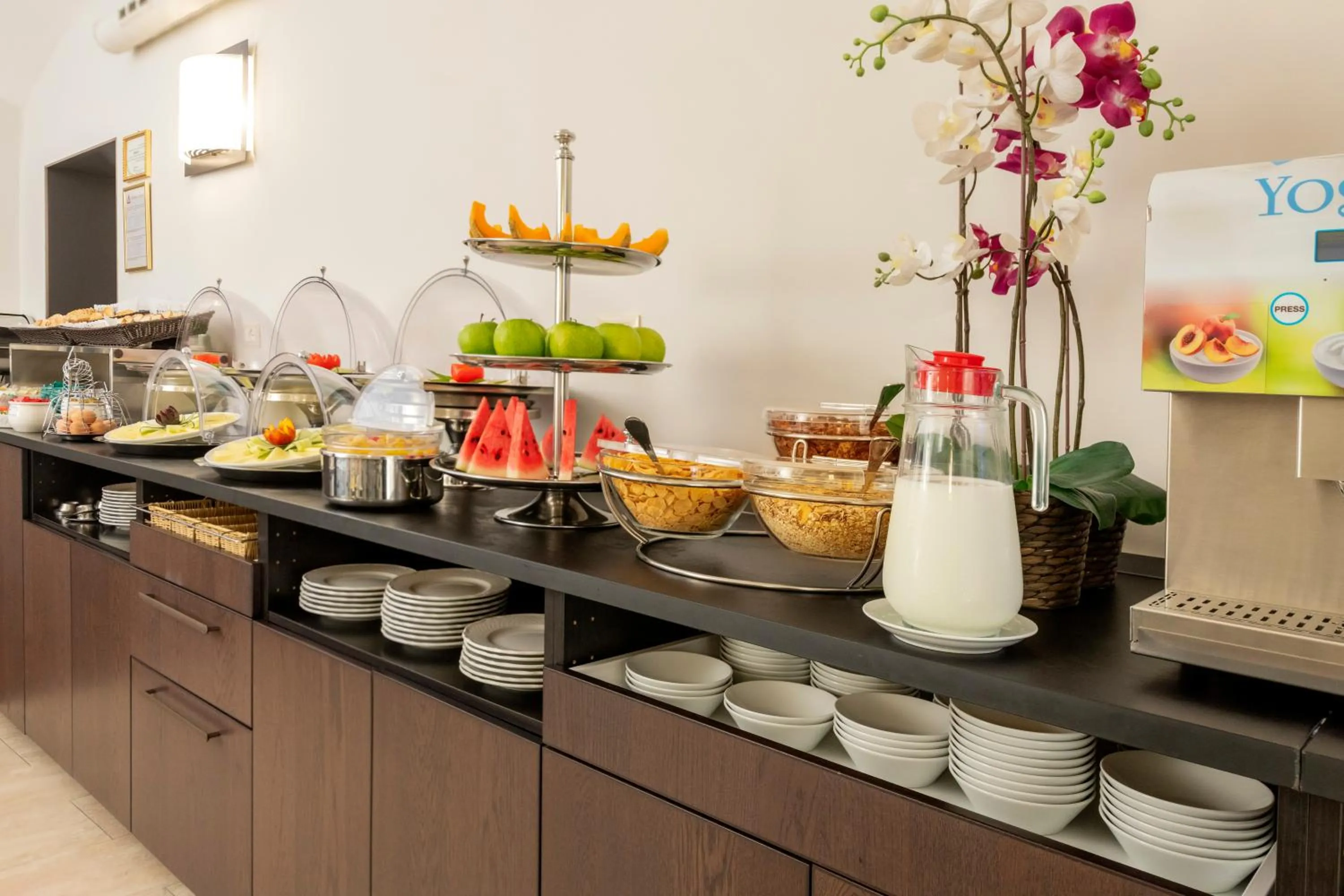 Restaurant/places to eat in Hotel Des Artistes Roma