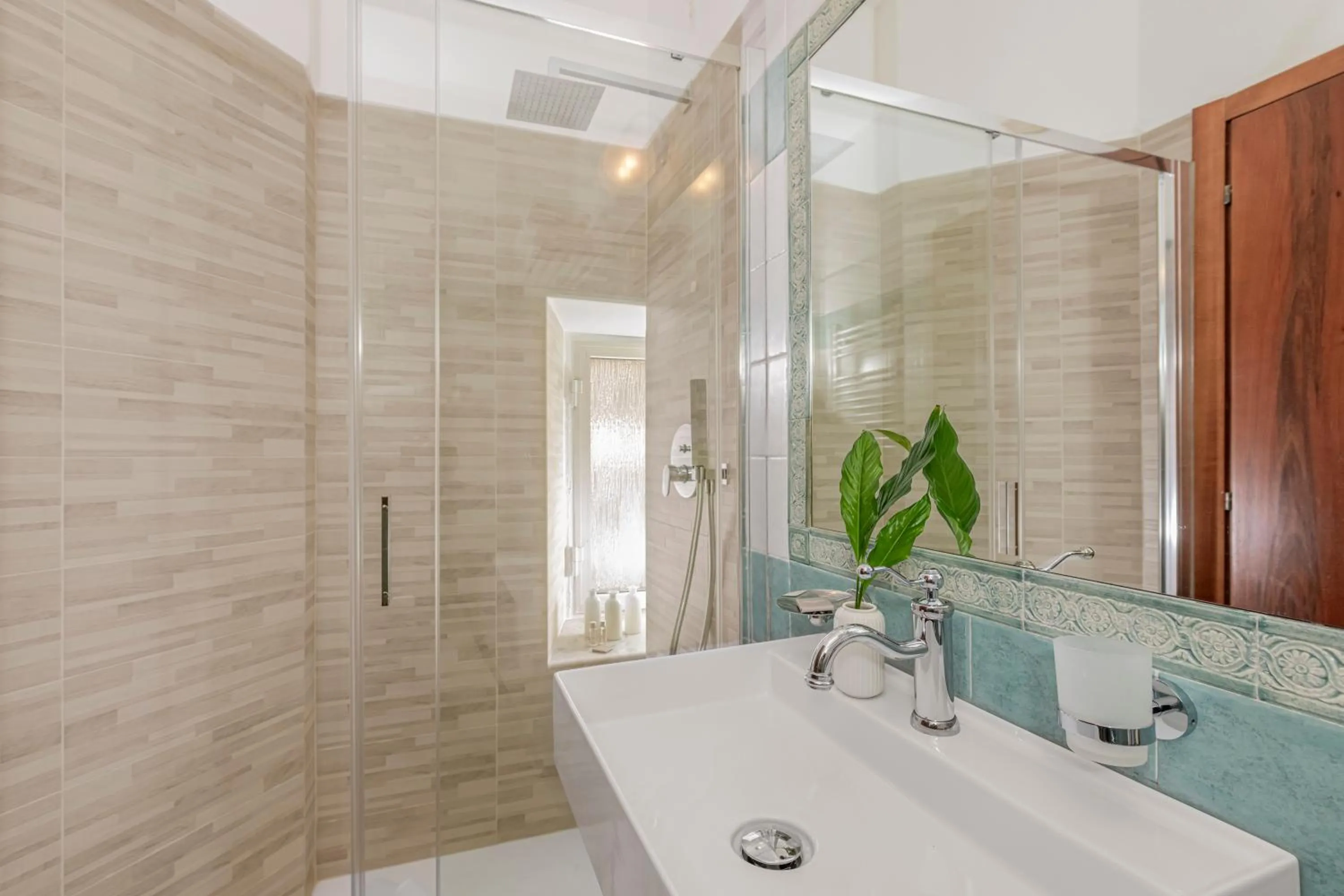 Shower in Hotel Des Artistes Roma