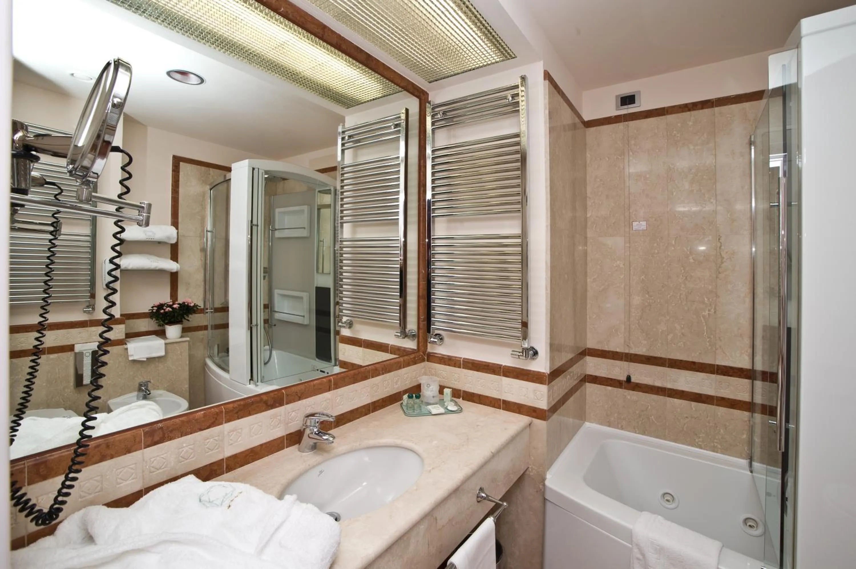 Bathroom in Sangallo Palace