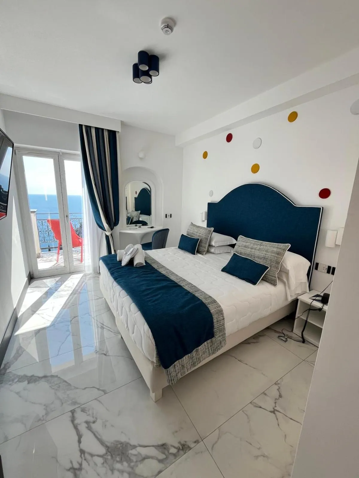 Bed in Positano Art Hotel Pasitea