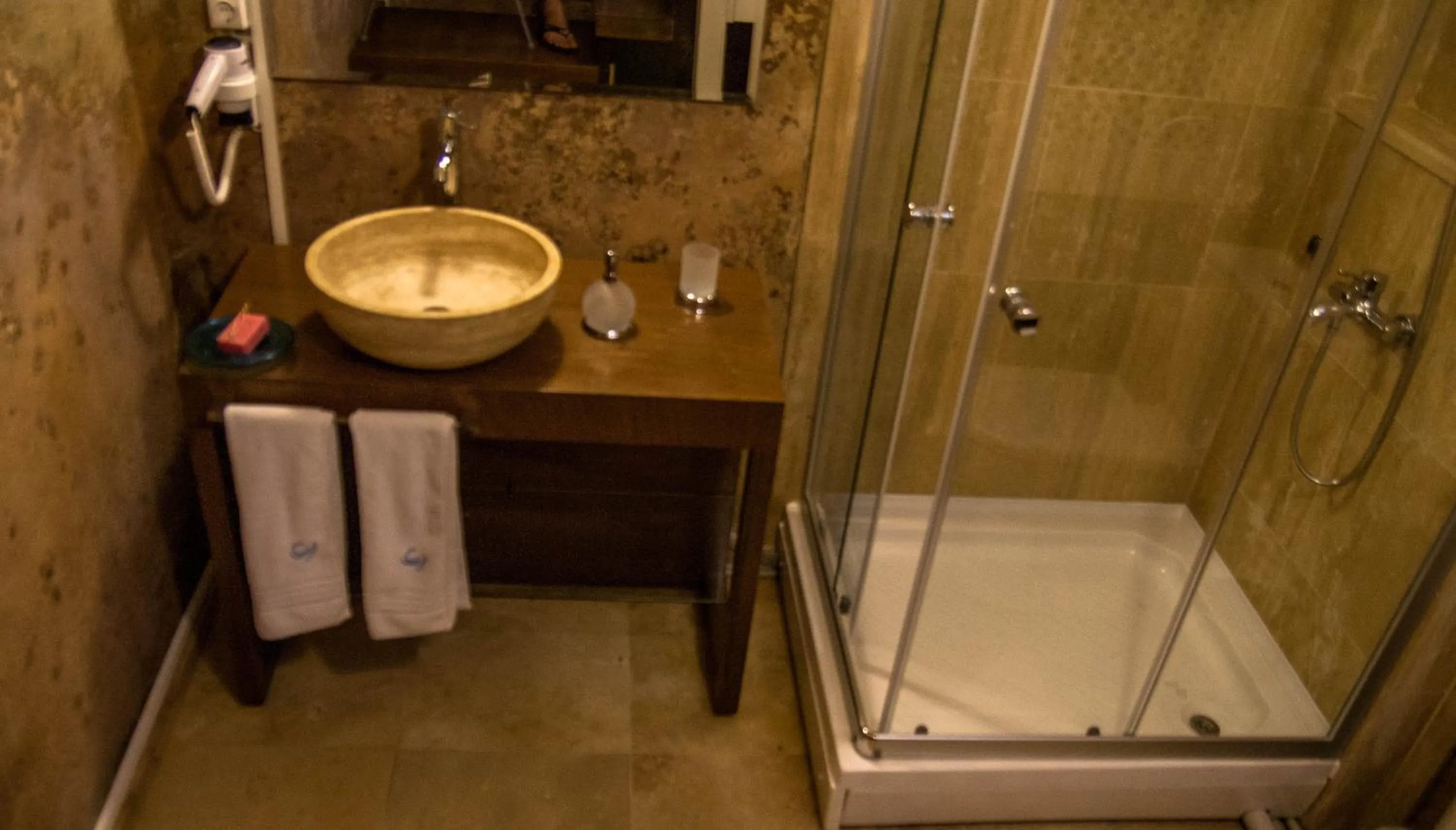 Deluxe Queen Room - single occupancy in Courtyard