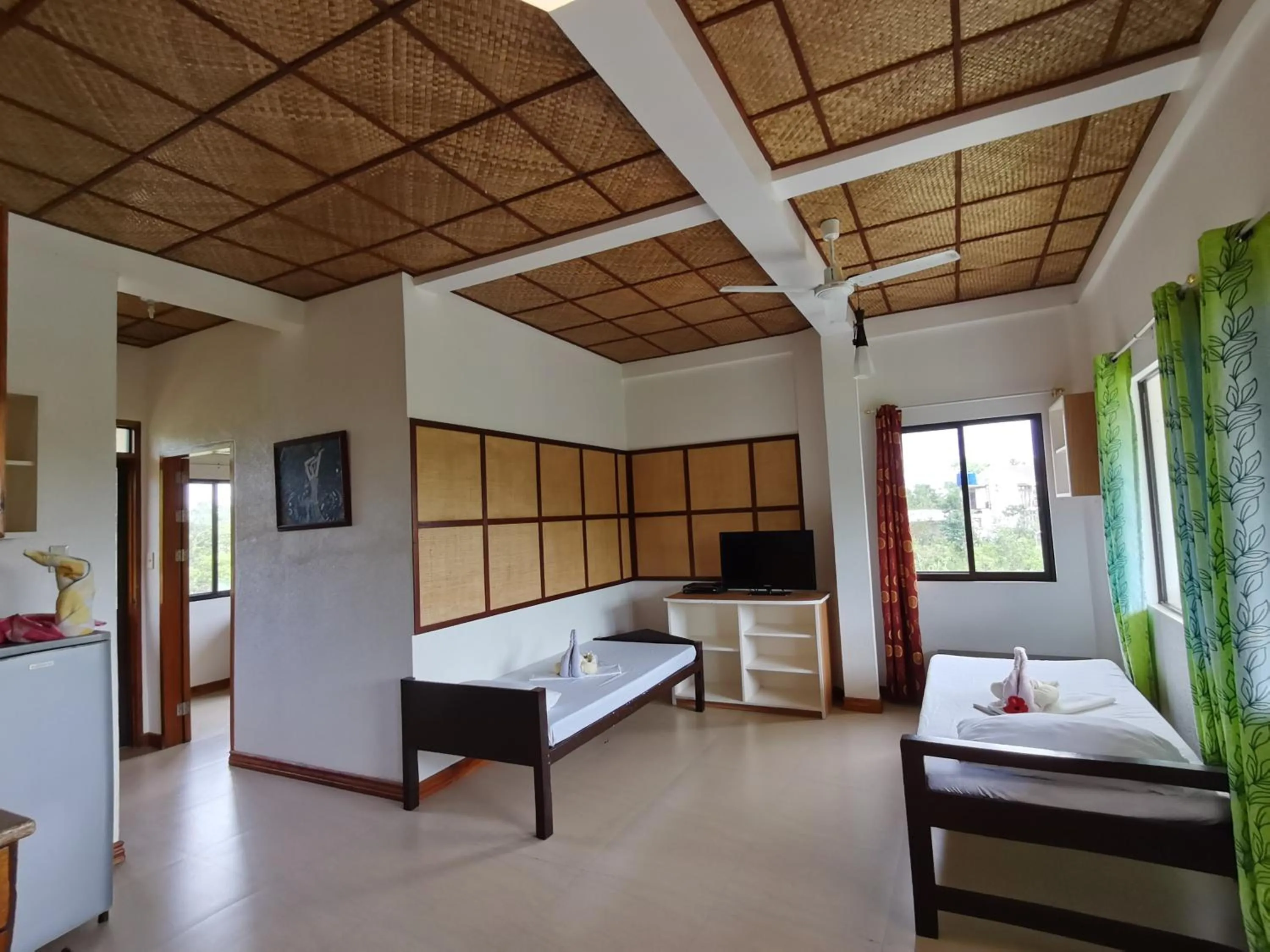 Seating area, Bed in Nickles Park Resort