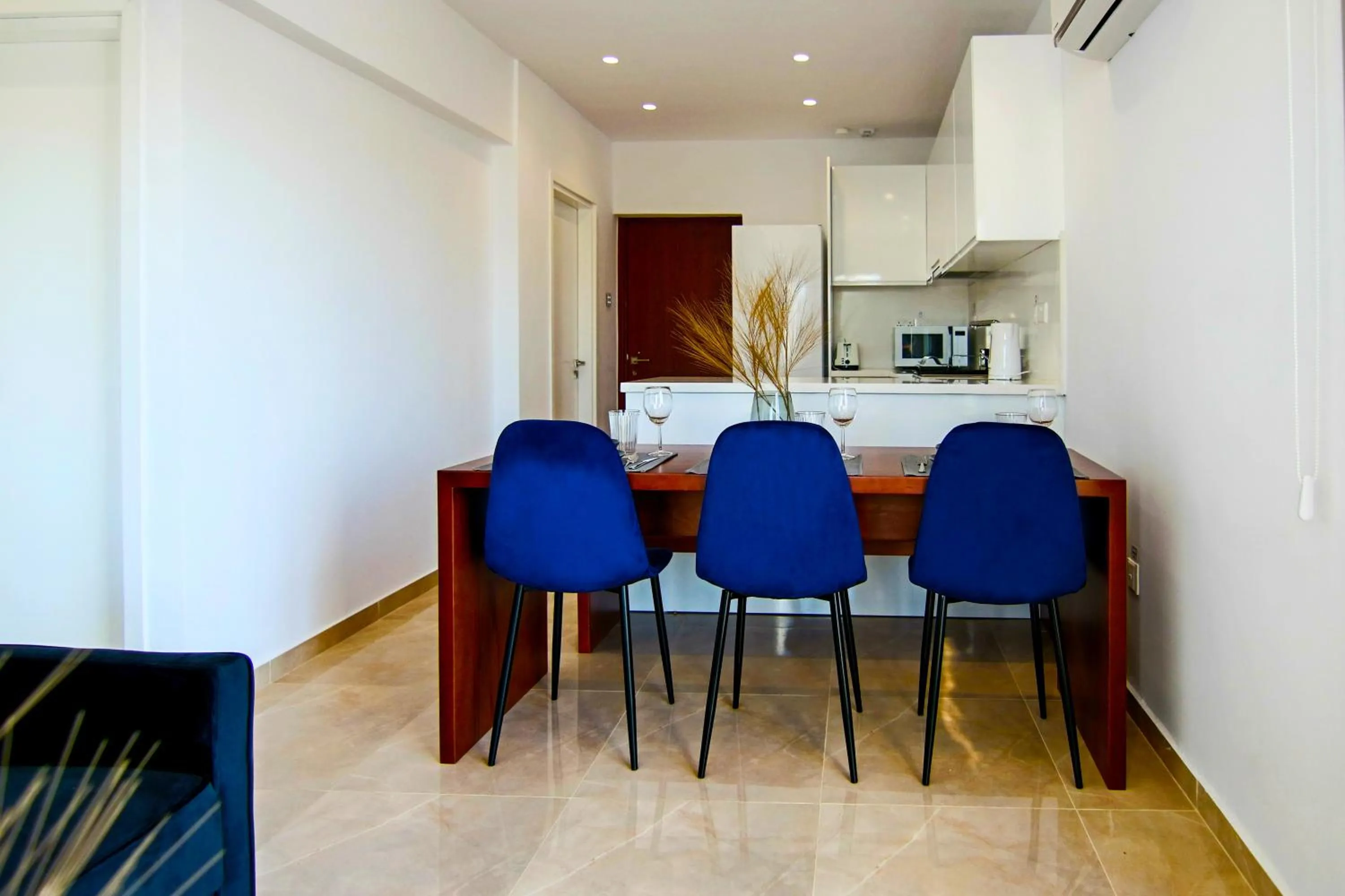 Dining area in Phaedrus Living Seaside Residence Lighthouse 70