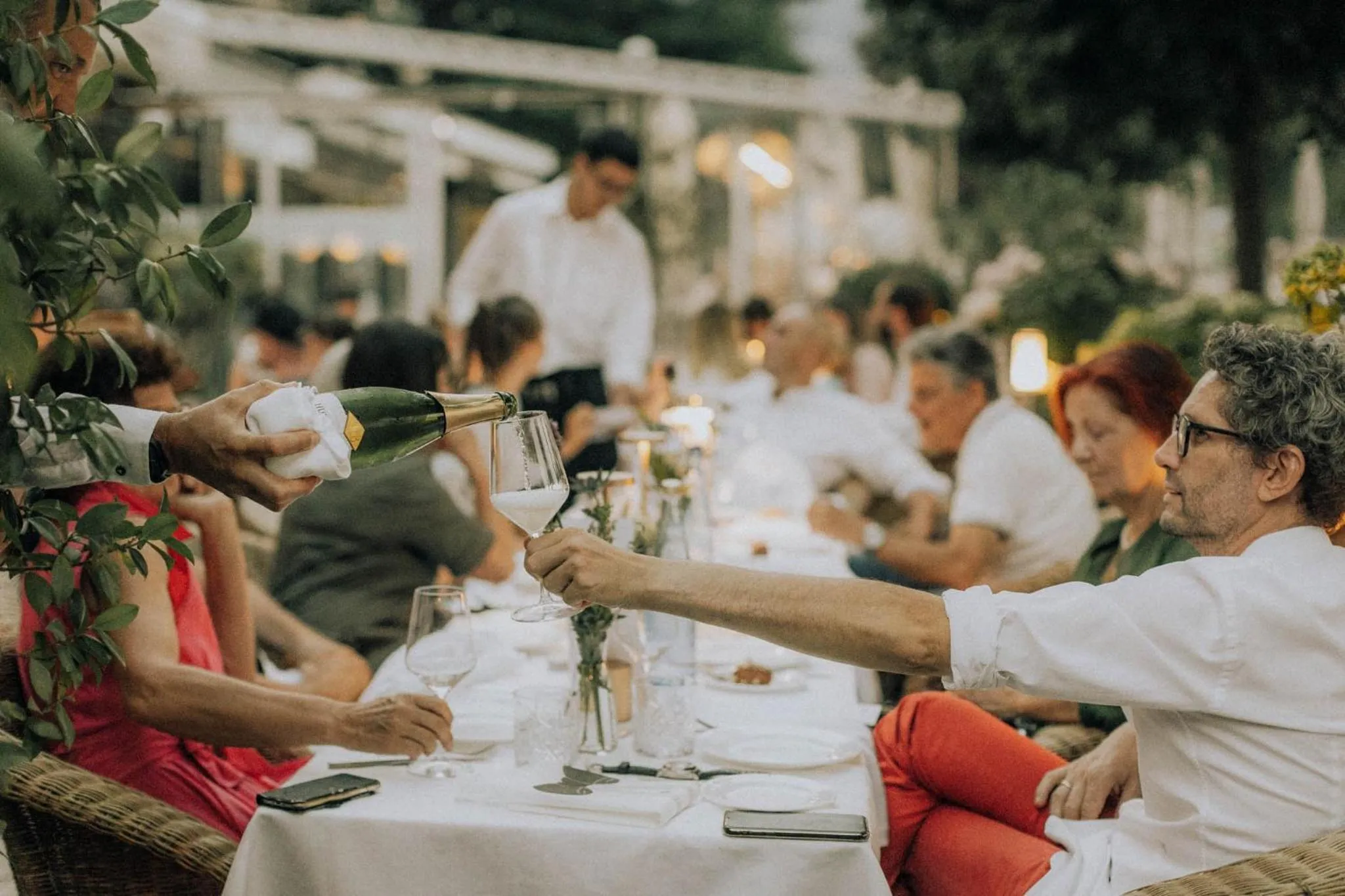 Restaurant/places to eat in Hotel Aurora